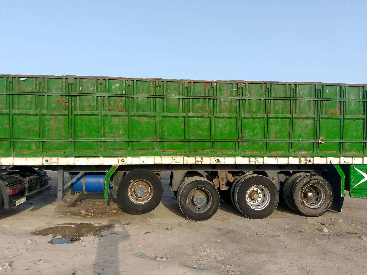 سلام عليكم عربانه للبيع اربع دنكير 2صيني و2 سرابس شاصي 16 حدادي لا كسر ولا فطر مكانه بغداد سعر 95 وبيه مجال  ***********
