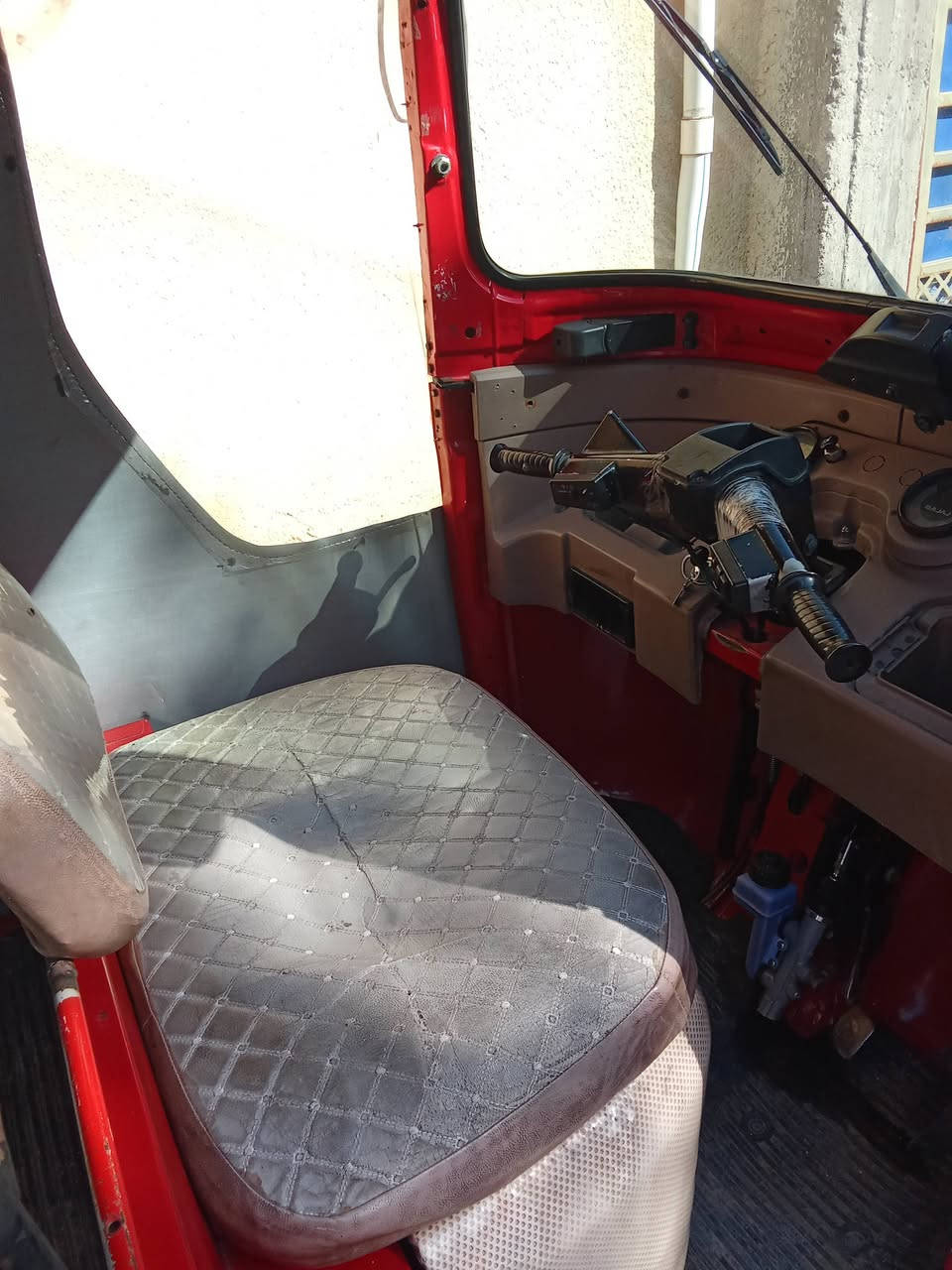 سلام وعليكم تكتك للبيع مديل 18 السعر 5و300 وبيها مجال تكتك حلوة خير من لله لا تنقص ولا تبخر مكاني جسر ديالئ القديم *********** هاذ رقمي
