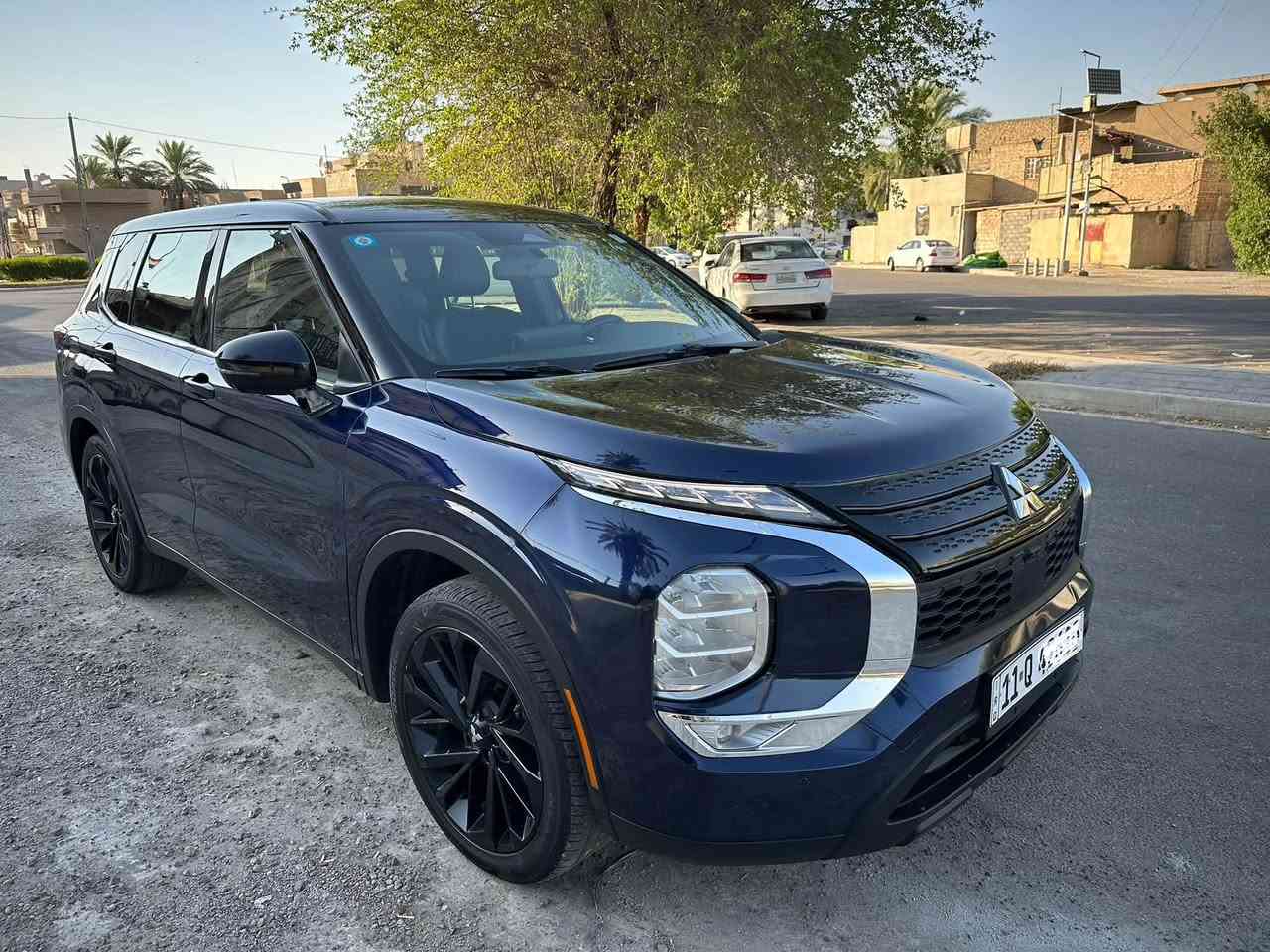 سلام عليكم
للبيع اوت لاندر اس اي
‏Mitsubishi Outlander SE
Black edition 
الموديل : 2023
اللون : نيلي
عداد المسافة : ٥٥ الف
حجم المحرك : 4 سلندر (2.5L) دوش المرغوب تنفس طبيعي 
الضرر : فقط بونيد تبديل قطعه وحده 
حادثها موضح بالصور
رقم بغداد باسمي 
تعتبر السياره فول عدا الفتحه فقط
المواصفات : SE black edition 
شاشه عداد ديجتال 
شاشه حجم كبير تدعم واير ليس ابل كار بلي 
بصمة
ابواب بصمة
هاند بريك بصمة
دخول ذكي بصمة 
4 كاميرات 360 درجه 
تبريد قطعيتن امامي وخلفي
صندوق كهربائي
مراية اشارة ورادار وكامره 
ويل كروم اسود مال بلاك اديشن 
تحكمات استيرن
اضاءات زينون كامل امامي وخلفي
حساسات امامي خلفي
رادار مانع تصادم امامي 
تحكمات ستيرن جهتين 
كروس سرعة
كير شفتات خلف الستيرن 
وضعيات قيادة 6 
هاند بريك بصمة 
نظام اوتو هولد 
نظام مانع الانزلاق 
عدد المقاعد 7 راكب 
مراه طي كهربائي 
السياره ما بيها ولا نقص وكلشي بلادي بيها وشغال حتى لايتاتها اصليه وحادثها مبين بالصور فقط صار تبديل بيها بونيد وبيها بارد هنا من ضربه دراجه بسيط بباب السكن وجاملغ الخلفي وماشر بالصوره
السعر ١٨٥ ورقه وبيها مجال رقم بغداد وباسمي 
السياره فقط تحتاج تايرات خلفيه شويه تعبانه غير هيج مابيها اي نقص
اي استفسار اتصل ع الرقم ***********
مكان سياره بغداد العطيفيه ‏
