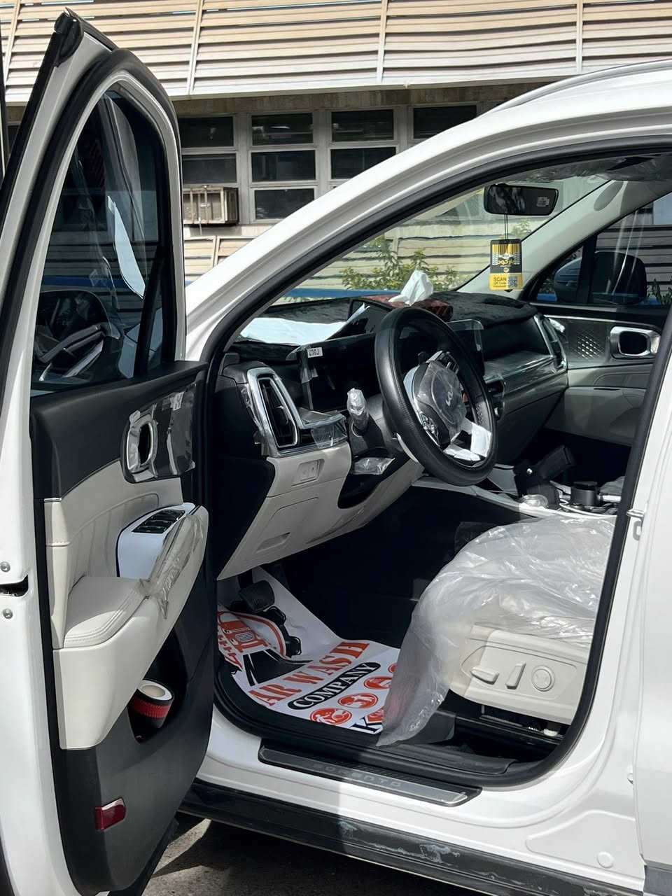 سورنتو موديل ٢٠٢٥ خليجي  جديده جداا  بعده كله بالتغليف الشركة ماشيه 23 الف بعده بحالة ضمان 

مواصفات سياره فول ١/١ عدا كشتات
 جلد وكاميرات ٣٦٠
بانزين 

أربع سلندر حجم المحرك ٢٥٠٠ 

مضلل بالكامل مع ضمان تضليل امريكي  

مغلفه البجم PPF 

 فتحه بانوراما 

لون ابيض 

ويل 19 

تبريد ثلاثة قطع 

بصمة تشغيل وابواب جنطة 

تشغيل عن بعد 

كأمره دواره 

كشنات كهرباء ⚡️ 
كشنات  الخلفيه قلابه كهرباء ⚡️ 
شاشة متصله 

كير ماوس 

شفتات ستيرن 

حساسات امامي خلفي 

ثلاث انظمه قياده 

شحن لاسلكي 

منافذ تايبسي 

بصمه عدد اثنين 

جنطه كهرباء ⚡️ 

بلوجكتر لد 

مري شفط 

ترحيب 

لد دشبول مخفي متغير الآوان 

سبعه راكب 

سبير ما نازل 

سياره جديده جداا 

الضمان شركة كيا نم ضمان خمسه سنوات 

تواصل مع الرقم 

ملاحظه سياره في بيت مو معرض 

ما متواجد ع فيس 

 بي واتس اب ***********

السعرر 285 وبي مجاااااال كلش كلش بسيط
