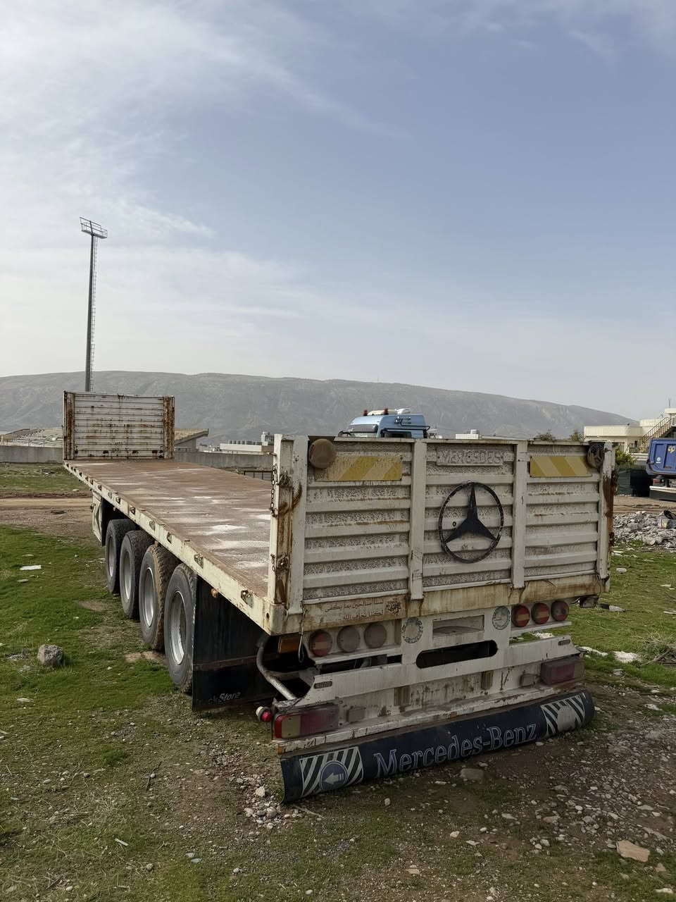 السلام عليكم عربانه فلات 4 دناكير جوبلس 2 ثابت 2 سحال وياه جناب متر  شركه حازم حداد فصل وربط مكان دربنديخان ***********
