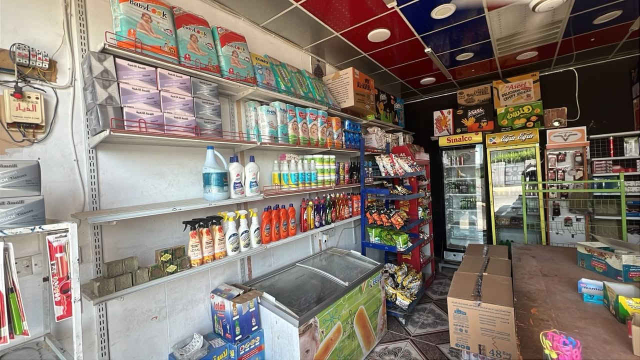 أغراض محل للبيع عارضات ورفوف مبردة وغراض نواعم الشراي يتصل على صاحبهن وافتهمو منه الأسعار  ماعرف شي  *********** المكان فلوجة حي العسكري
