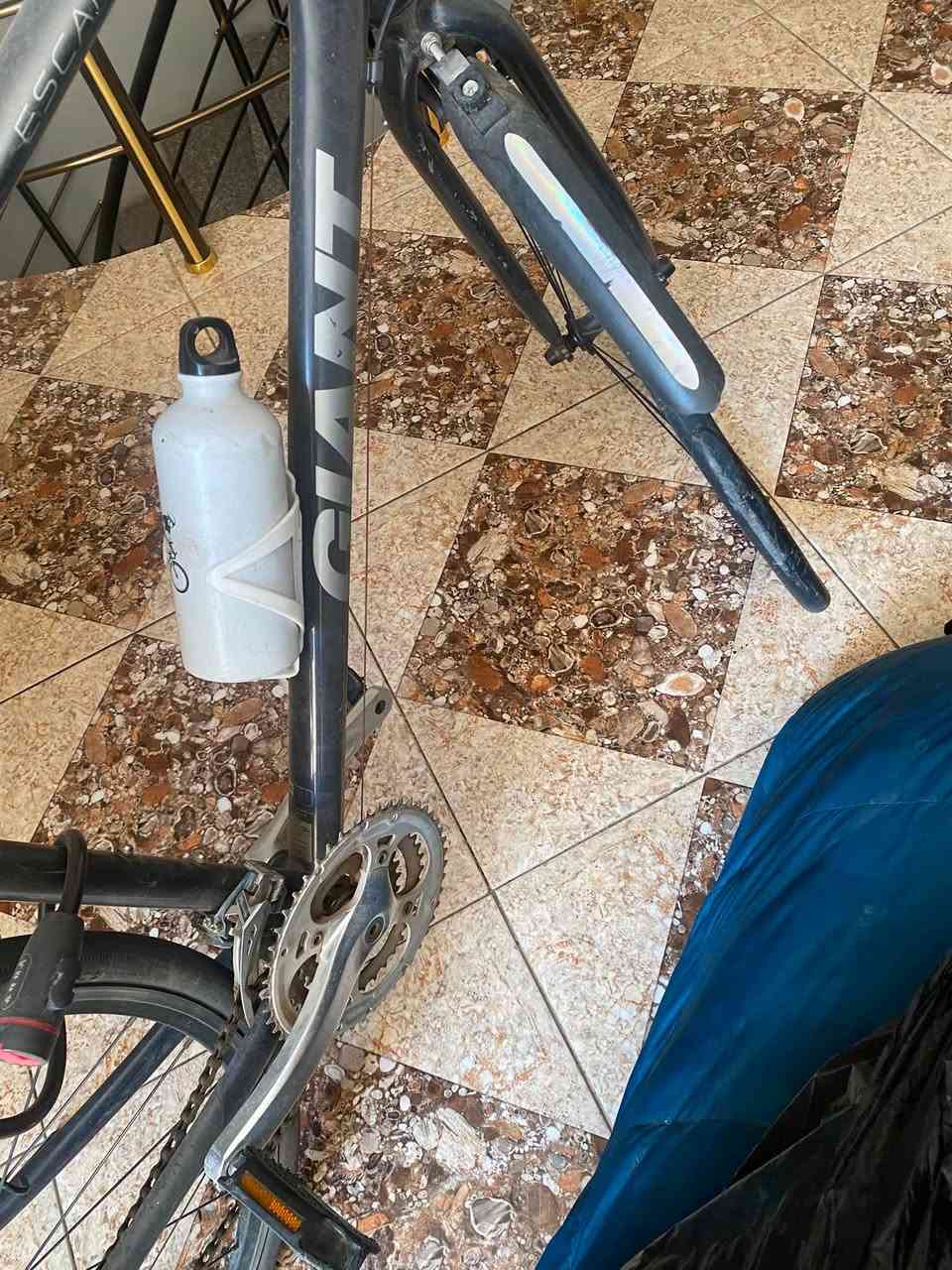 السلام عليكم🌹
للبيع فقط 

بايسكل c700 جاينت

كله مختم بلادي

خفيف جدا وسريع ✈

جاهز اي عطل مابي👍🏻

حجم ٢٨/٧٠٠

وياله المنيوم طبقتين 

سستم شيمانو اصلي  

السعر 180 الف 
العنوان :🏭 بغداد كفائات السيديه 
 
نعتذر عن المراوس🚲

الرقم للتواصل /***********
