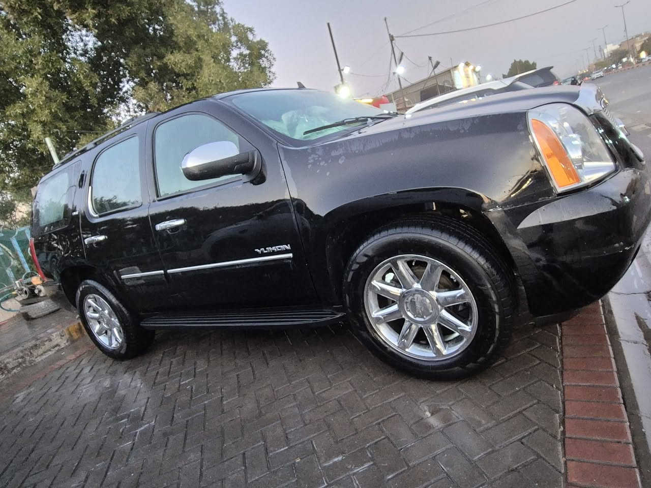 سلام عليكم يوكن ١٢ اصل جاهزه مكينة كير حدادية تبريد تدفئة شغال 
تخم تاير ويل كروم 
حادثه قطعتين بيه 
بغداد بسمي سنوية ٢٨ 
سعر ٢١٠ وبيها مجال 
***********
