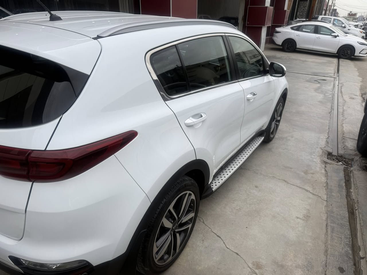 كيا سبورتج مكفوله من صبغ بارد قليل جداً ب البنيد إصبعين موديل 21  سعره 19800$ مكان معارض البياع ***********
