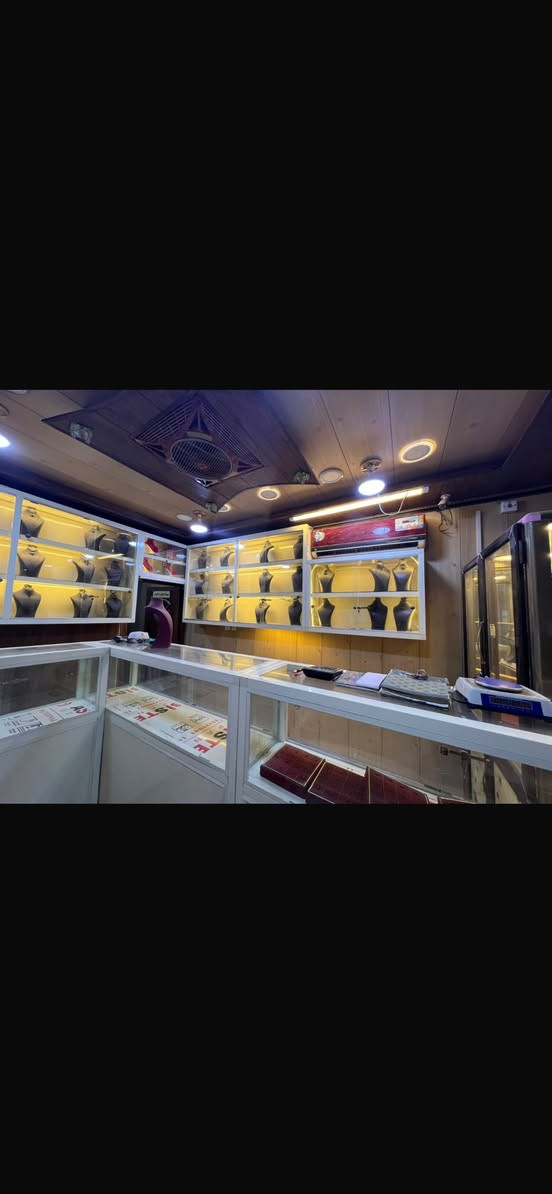 سلام عليكم  عارضه مال ذهب شغل درجه اوله اضاءه داخليه 8 قطع امصلهن قبل 5اشهر الشراي يتصل سعر مناسب ***********
