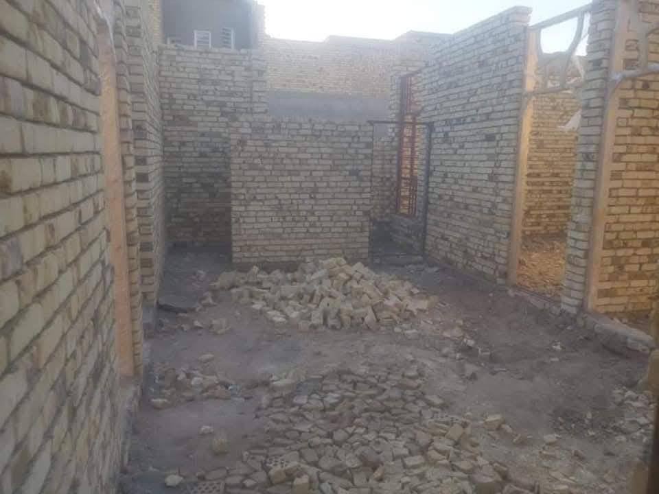 هيكل للبيع كامل واصل للصب شبابيك ابواب كامله مشدوده لهيكل مصفر مكانه بالسفحه شارع عشرين ثاني شارع على الوجه خدماته ماء والكهرباء كامله بالباب وخدمات مجاري والصب بلشو يشغلون بيه وشغل درجه اولى  ل لهيكل 200 متر سعر 30 وبي مجال لشراي *********** مستعجل ع لبيع
