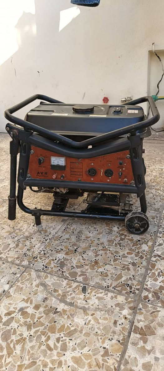 السلام عليكم
مولد  نضيفه ما مستعمله هواي اخت الجديده 

السعر 85 وبيها مجال 

العبيدي الرئاسه شارع 20 

الهاتف *********** ‏‪
