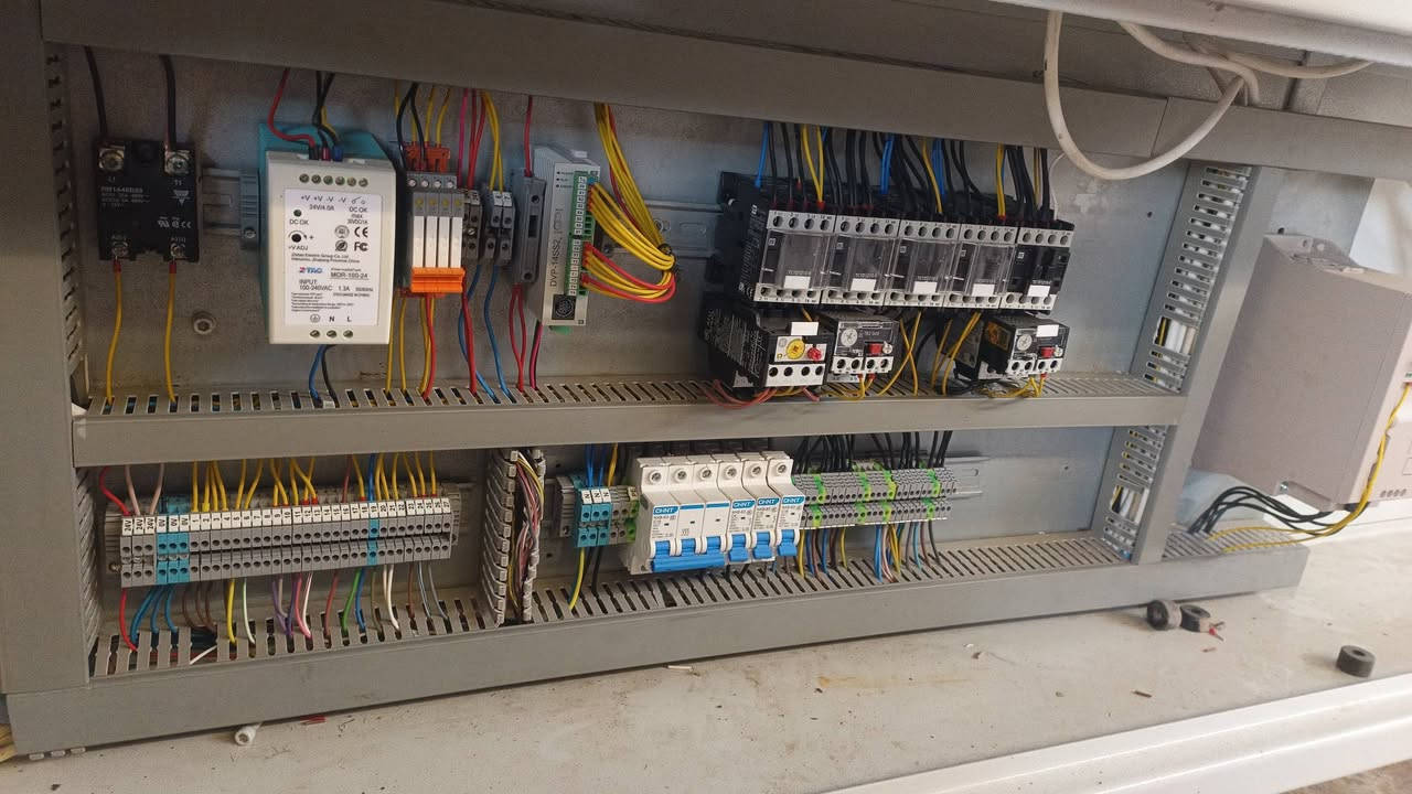 لبيع 
لاصقه مزراق موديل 2015 نظافه فول 4مراحل 
اربيل صناعه جنوبيه خلف شركه اوسكار فرع نجارين 
***********واتساب 
***********واتساب
