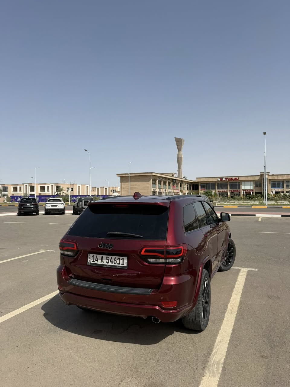 السلام عليكم ..
جيب بلاك توب 2019 فول مواصفات عدا فتحة 
رادار جانبي رادار خلفي حساسات كامرة لايتات زنون اصلية مو تجاري السيارة كلش حلوة ونصبتها بالحقيقة احلا من الصور حادثها مدگر صبغ والبنيد بي طخة بالخشم 
وطخة بالصندوگ َ؏ كد شبر ما مسويها السيارة كلش كلش جديدة ماشية 104 الف ميل كلشي بيها جديد گير مكينة شرط الفحص حدادة وتايرات اصلية كلشي جديد دينار مابيها صرف من دهن من بانزين محسن السيارة رقم بصرة بأسمي تحويل ثاني يوم للأستفسار ***********
