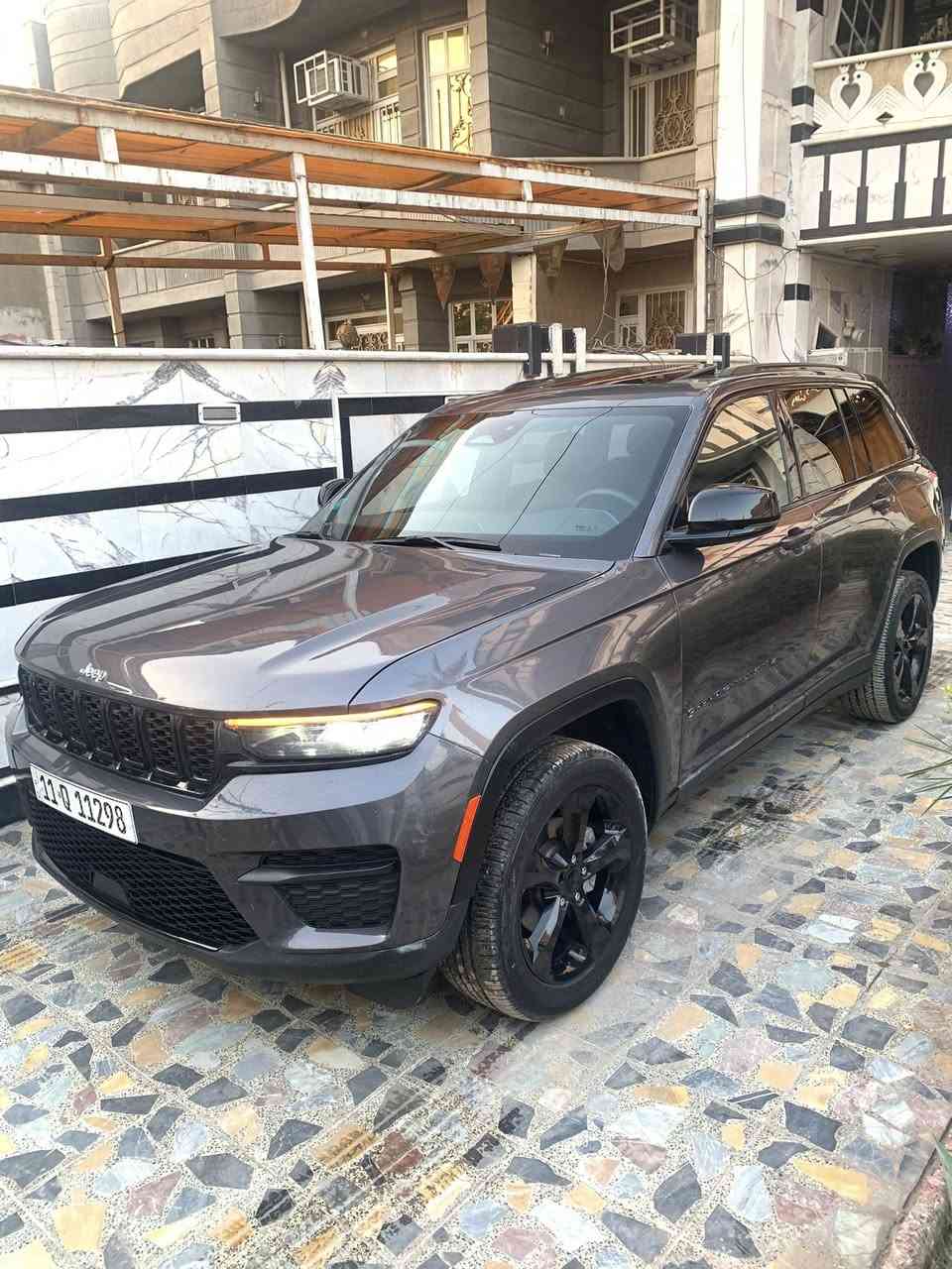 السلام عليكم للبيع فقط
جيب 5 راكب موديل 23  رقم بغداد بسمي  محرك 3600 فول فتحة سقف رادار امامي وجانبي كشنات جلد ومخمل جنطة كهرباء تشغيل عن بعد توقف ذاتي عندالرجوع اطفاء ذاتي عند التوقف فول ردار امامي خلفي جانبي  وبعد هوايه مواصفات ماشيه 17الفصور الحادث ورقم شاصي بل منشور بيها جملغ چهه السايق وبنيد صبغ فقط شواصي كفاله شرط الفحص 
السعر 292$ورقه 
مكاني بغداد جديده
الاتصال 
‭0773 548 4352‬
