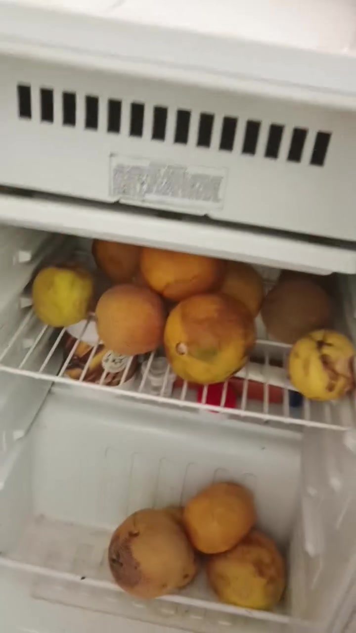 ثلاجة ناشينال اصلية صغيرة نضيفة مكفولة من تصليح والعطل وتجميدها يخبل بطل الماء ربع ساعه يجرش رايدها ب50 مكاني بغداد الصابيات قريب شعلة ***********
