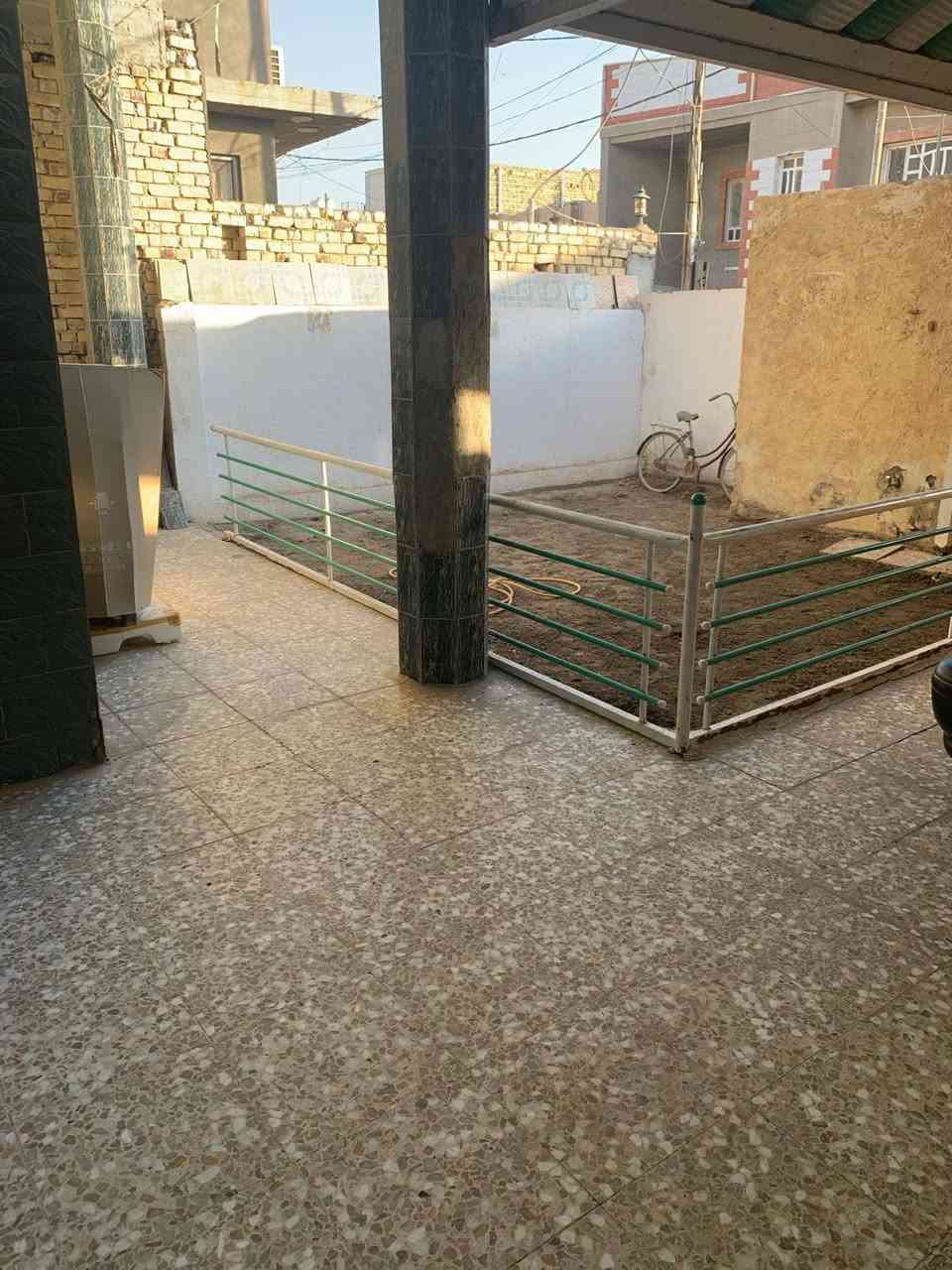 دار للبيع في ام الخيل الاولى/ ديوانية المساحة 180 بناء 2012 نزال 20 واجهة 9 متر - كراج صحيات خارجية مع حديقة برانية 9 متر غرفة نوم وصالة ومطبخ وحمام + صحيات داخلية والطابق الثاني غرفتين نوم وصالة البيت بي سطحين + بيتونه للخزن العنوان الشارع الرئيسي السايدين مقابل صيدلية البستان الفرع الثاني البيت الثاني بداية الفرع قبل فرع شارع البلدية ركن اعدادية دمشق للتواصل مع البائع ***********
