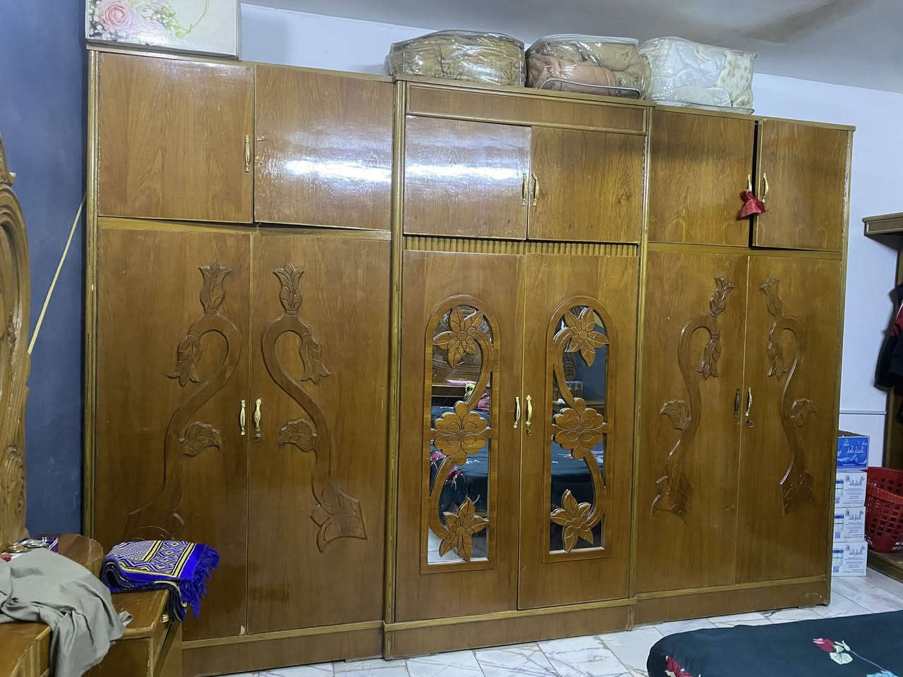 السلام عليكم غرفه صاج  مستعمله  كلش نضيفه للبيع بس  بيهة ضرر موضح بل صوره بل ميز مال جربايه  مكاني بغداد الدوره هوررجب  السعر 400الف ملاحضه (الغرفه بدون دوشك جربايه )للتواصل  رقمي ***********
