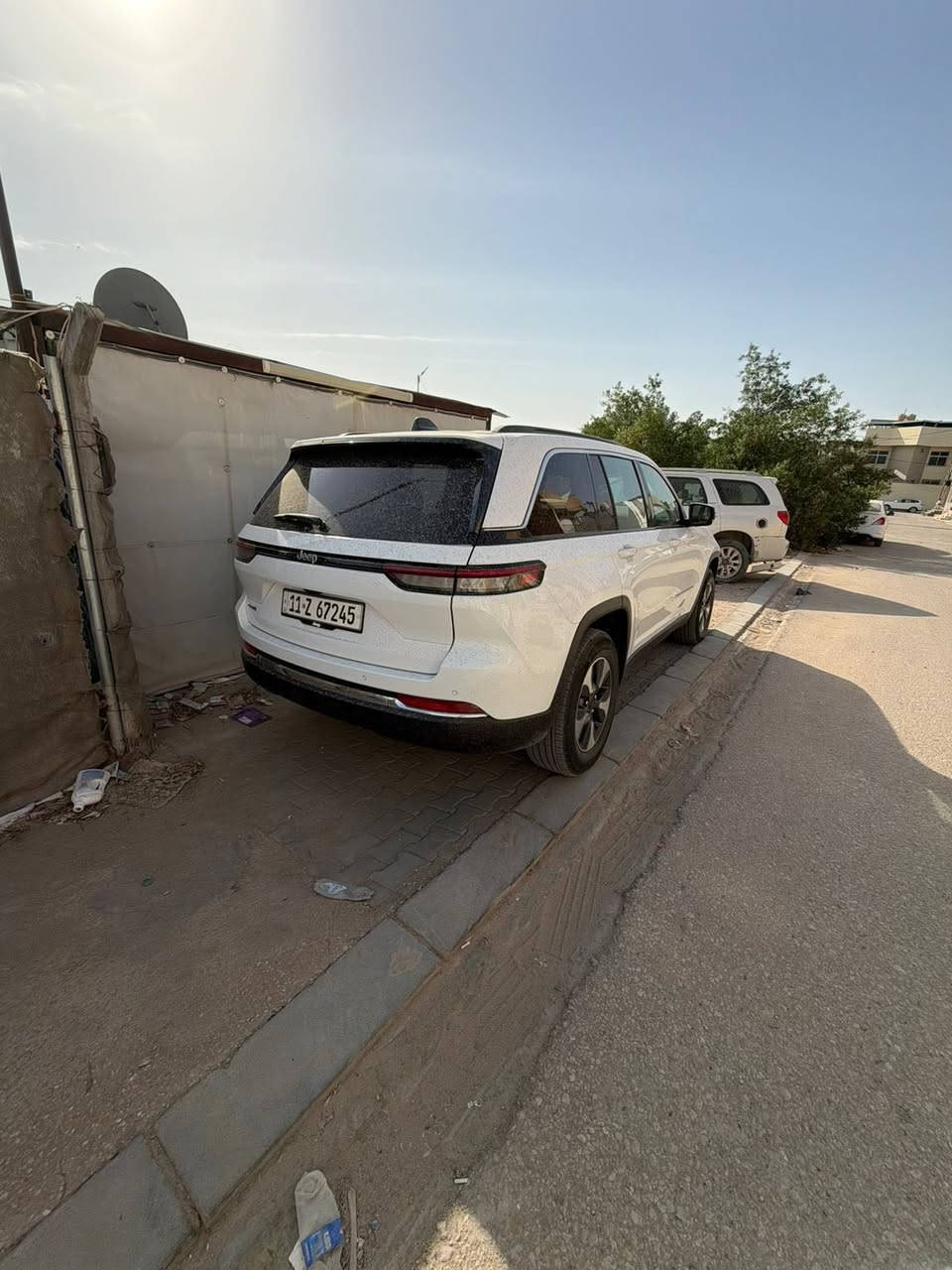 يالله 
السلام عليكم جيب كراند شيروكي 4XE 
2024 وارد امريكي

           3 شاشات فول 1/1 

‏Jeep Grand Cherokee 4Xe 2024 2.0L

         حجم المكينه : 2000  تيربو + هايبرد + بلك ان 

المسافة المقطوعة :  30 الف ميل

حادث السياره : صبغ جاملغ الخلفي والباب
                       تبديل 
                      

          حالة الايرباك : سليم بدون ايرباك

#مواصفاتها

1.شاشات 3

2.بصمه

1. تشغيل عن بعد

4.دمام خلفي

5.كشنات جلد

6.كشن السايق ميمري

7.كشنات كهرباء

8.صندوك كهرباء

9.حساسات خلفيه

1. قطعتين قطع تبريد 

11.اشاير بالمري

12.رادار امامي

13.رادارات 360

14.ثلاث وضعيات قياده

1. بنوراما 

2. كير ماوس

3. نظام منحدرات

4. هيترات بالكشنات 

19.ويل كب كروم

20.لايتات لد

21.بكلايت لد

22.كشافات

23.بصمة ابواب

فول مواصفات 1/1 جاهزه مرقم بغداد تحويل ثاني يوم

تفاصيل اكثر هذا ☎️رقمي
***********  

مكاني النجف الاشراف
