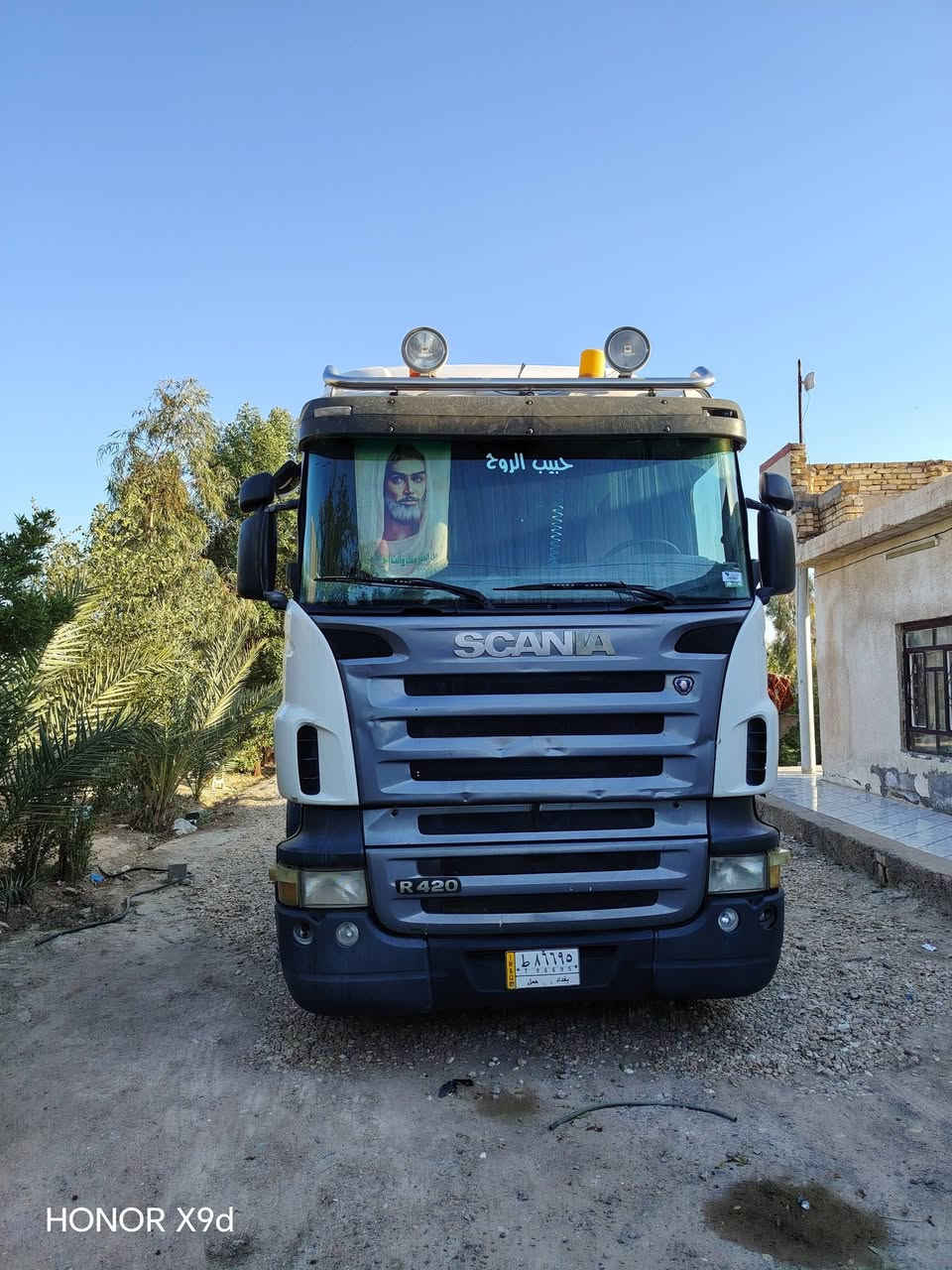 سلام عليكم سكانيه للبيع 2006مكنينه 420 أربع خطوط كير عادي ٣/٣سياره سياره مكفولة من الضرب والصبغ محركه بي تبخير بسيط بدون تنقص سنويه منتهية ( شرط التحويل) سعر السياره بس رأس 185 وبيه مجال مكان السياره بابل قرب سيطره لآثار  الاستفسار  ***********
