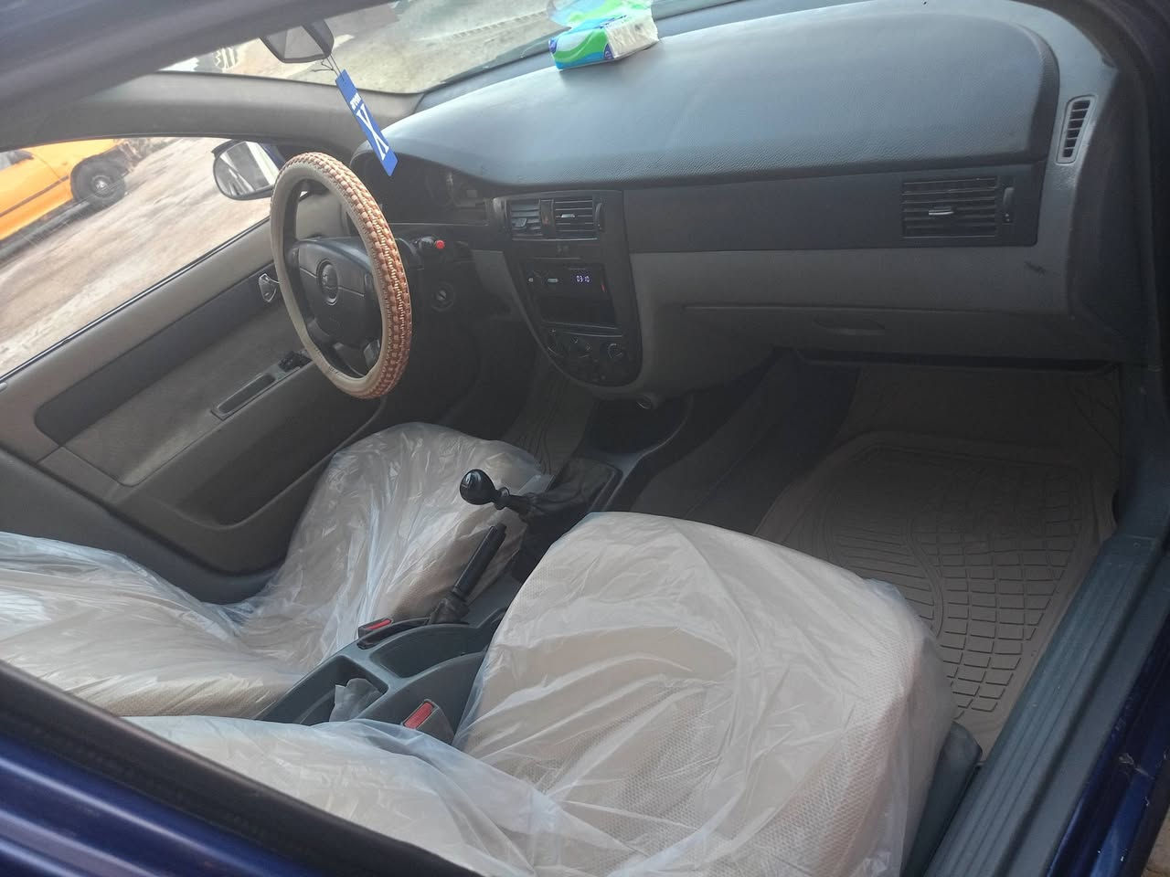 السلام عليكم اوبترا للبيع 2004 سياره جاهزه من اي نقص ارقام سنويه مجددات ل 30  صدر امامي خلفي جديد سياره باسمنه السعر 50 ورقة وبيها مجال العنوان واسط العزيزية الاتصال ع رقم الهاتف***********
