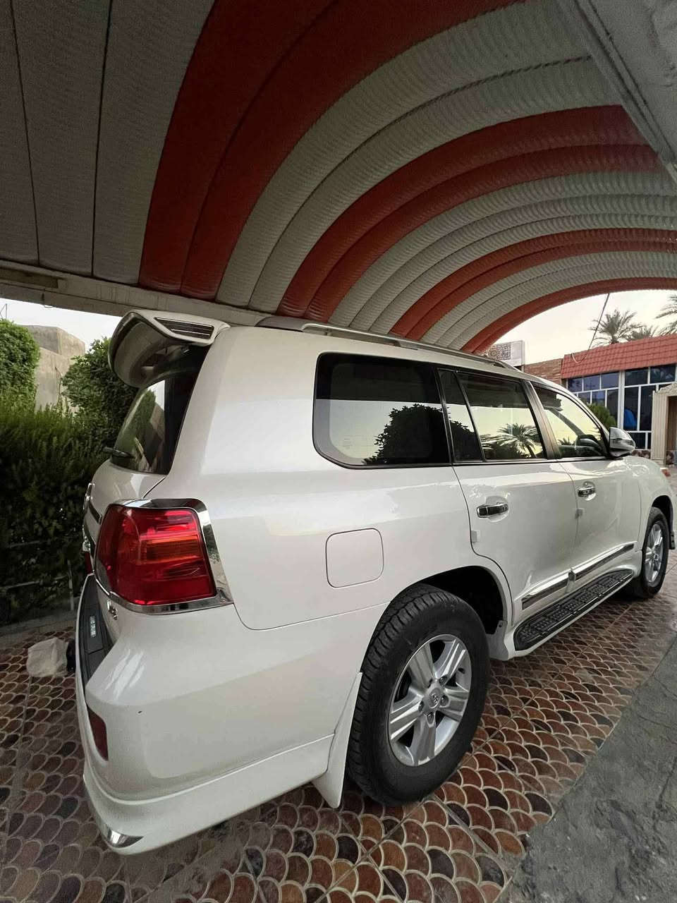 سلام عليكم عندي لاندكروزر موديل ١٥  افطيم محرك ٦ سلندر رقم بغداد الجديد السياره بيه صبغ السونار داخل ألمنشور تخم تايرات جديده حداديه بل جيس تبريد خير من ألله السياره فول مواصفات لايت زنون بيه هواي مواصفات ألسياره متواجده بغداد ألسيديه السعر320٠ بيه مجال بسيط رقم ألهاتف ‏‪‏‪***********‬‏ بيع او مراوس أبكوري
