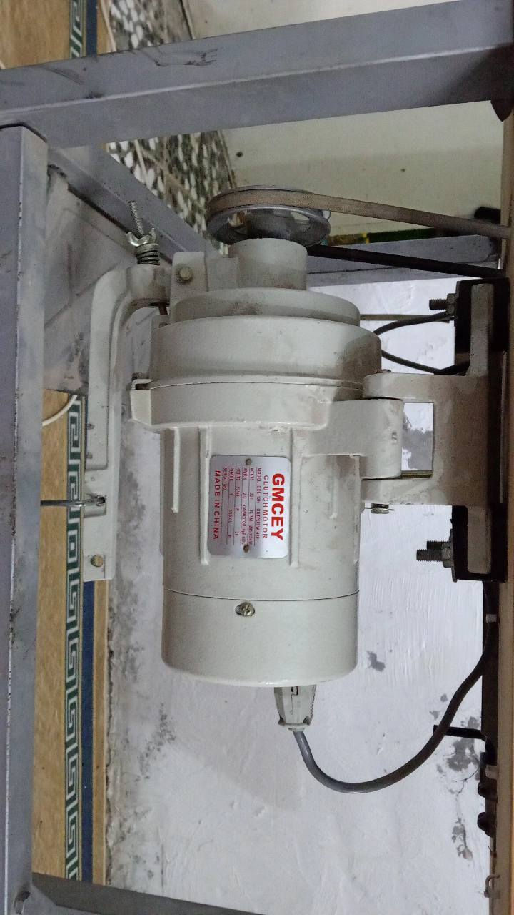 سلام عليكم عندي هاي المكينه للبيع ***********
