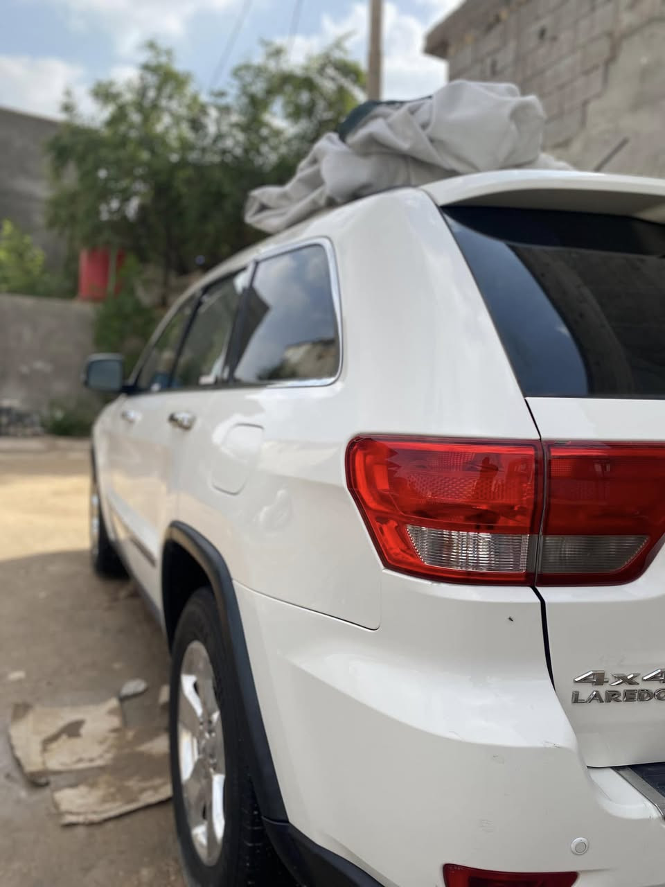 السلام عليكم جيب لاريدو 2012خليجي بيها باب بنيد وجاملغ الايمن وباب صبق فقط وشوي ملاحضات بسيطه سنوية منتهيه رقم دولي جديد 
مكان البصرة السعر 148 السيارة تحفه والله ونضيفه 
وانا اكلفها بكلشي
رقم الهاتف ***********
