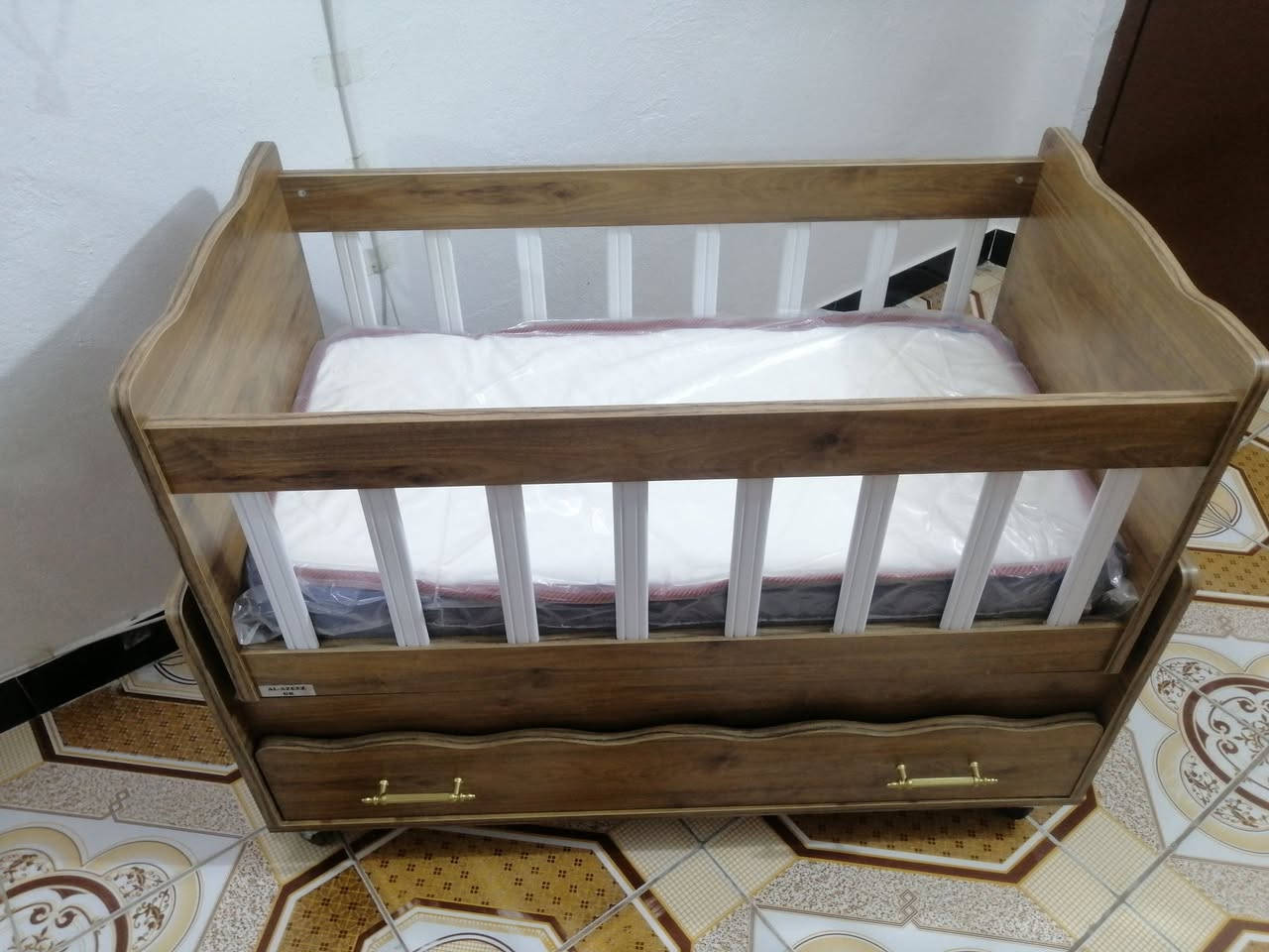 سلام عليكم كاروك للبيع نضيف وكيل الله شاهد بس سبب البيع جبته والطفل ماينام بيه قررت ابيعه مكاني ميسان حي العسكري ***********
