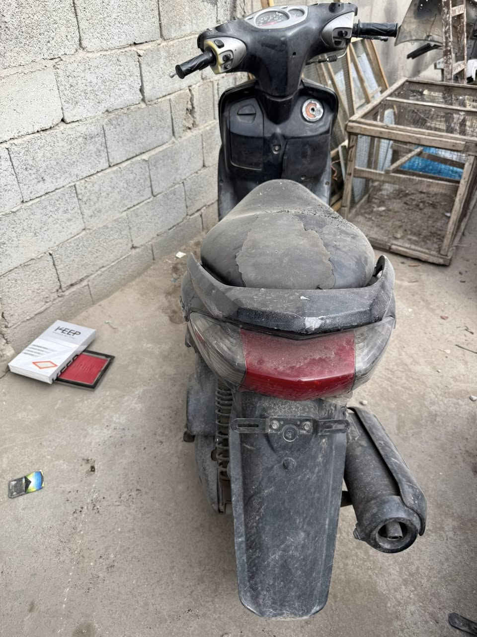 السلام عليكم دراجة سكنس مكينة وكهربائيات خير من الله الدراجة شويه كفراتها تعبانه بس حلوة ونكره سلف من الصبح وبكل وقت نكره سعرها 325 وبيهه مجال مكاني العلاوي شيخ معروف متواجد من ساعه 8 صباحاً الى 4 عصراً ***********
