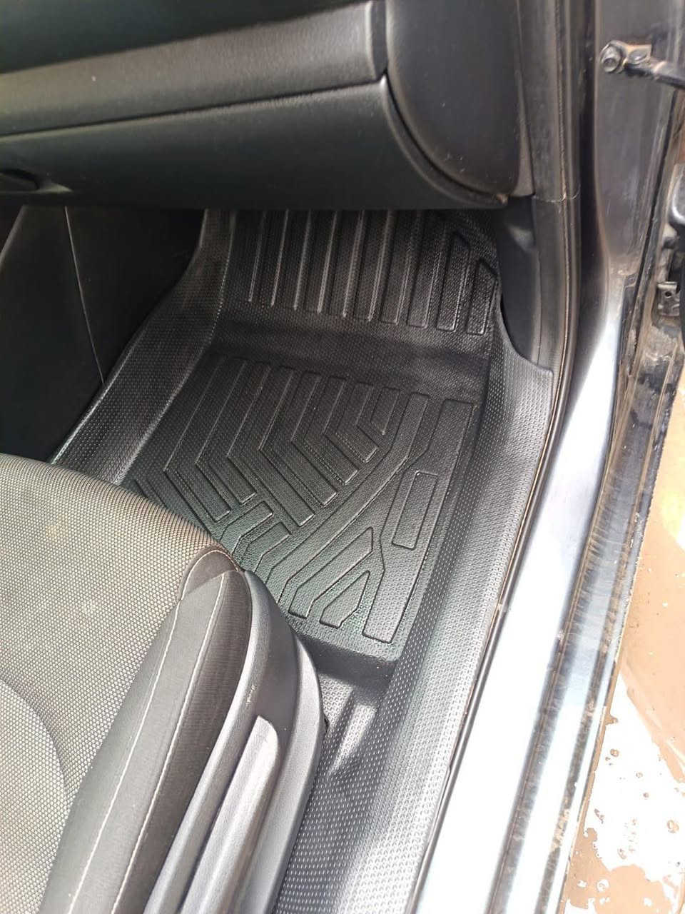 ارضية سيارات ربل فخمة تغطي الدوسه (5D) حوضية بقياسات وقالب بلادي على حسب نوع و موديل سيارتك 
متوفر لجميع سيارات الـ ( ٥ راكب) و ( ٧ راكب)
المواصفات :
✅ نوعية ممتازة ثخينة  ..
✅ تحافظ على ارضية السيارة الاصلية ..
✅ تحميها من الماء والتلف ..
✅ قياسات الارضيات حسب نوع وموديل كل سيارة ..
✅ تعطي منظراً جمالياً راقياً للسيارة ..
✅ سهلة الغسل بالماء أو المسح ..
✅ تغطي الدوسة الجانبية بالكامل ..
✅ بدون رائحة ..
السيارت المتوفرة ⬇️
Sorento 23 
Land Cruiser 23
Charger 23
C300 23
Prado 25 
Mg 5 25
Mg Gt 23
Corolla 23
Elantra 23
Crown 23
Hilux 23 
Cerato 24 
Jeep Grand Cherokee 24
Jeep Grand Cherokee 17
RAV4 24
Rogue 23

للحجز او الاستفسار مراسله الصفحه على الخاص 
 ***********    او على واتساب 📩

#سيارات  #سيارات_كماليات
