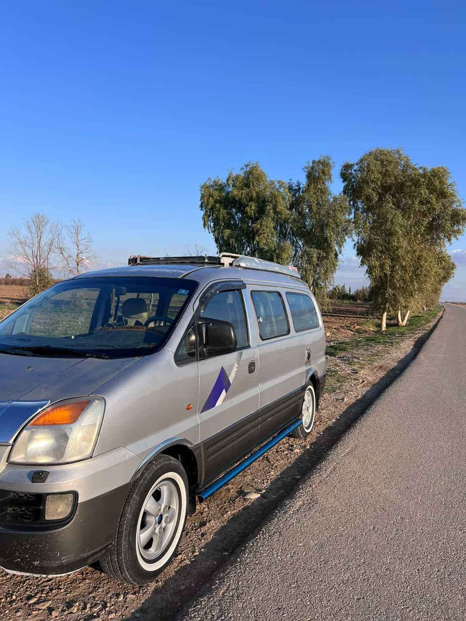 السلام عليكم ستاركس 2007تكمه وسنويه رقم جديد السيارة بأسمي تحويل ثاني يوم بيها صبغ شبر بالجامرلوغ الخلفي من جهة السائق وبيها جنطه مبدله اثر خياس شواصي كير أكسل كله بالشرط السعر 95 وبيها مجال مكاني ديالى جلولاء  للاتصال ***********
