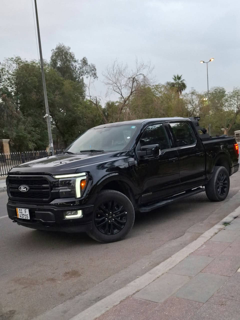 للبيع فورد f150 هايبرد
موديل 2024
فورد F-150 لاريات هايبرد
محرك V6 سعة 3.5 توين توربو هايبرد
Ford F-150 LARIAT 
V6 3.5 Twin-Turbo HIABRD
الممشى 9000 ميل 
باب طويل بدي قصير
لون اسود ملكي (ميتالك شذرة ذهبي)

المواصفات

▪️حساسات امامي وخلفي
▪️کامرات 360
▪️رادارات امامي وخلفي وجانبي
▪️مثبت سرعة تفاعلي
▪️دفع رباعي و ثنائي 
▪️دبل ثقيل دبل خفيف
▪️تدفئة وتبريد المقاعد الامامية
▪️مقاعد بحركة كهربائية كاملة
▪️تحكم كهربائي لعجلة القيادة
▪️ثلاث وضعيات خزن لمقعد السائق
▪️مولد كهربائي خلفي 30 امبير
وباقي مواصفات اللاريات المعروفة 

السيارة شرط ماكو اختها بموديلها وبنظافتها 

السيارة بدون صبغ فقط تبديل باب خلف السائق نفس اللون
رقم المالك : ***********
