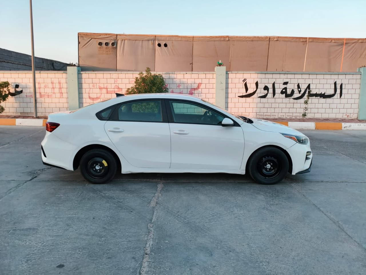 فورتي وارد امريكي بيهه تبديل مدكر امامي وبنيد رقم بصرة محرك ٢٠٠٠ دوش سياره جديده وجاهزه من كلشي مابيهه اي نقص محرك وكير وحداده وتبريد شرط الفحص سعر ٢٠٥ عنوان بصرة هاتف 📱 *********** مديل ٢١

