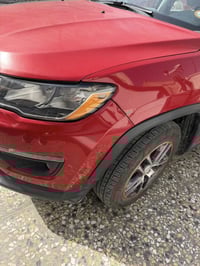 جيب كومباس ٢٠١٨ ماشيه ٥٠ الف حادثه سطحي جاملغ وشويه من البنيد  مكينه ك...