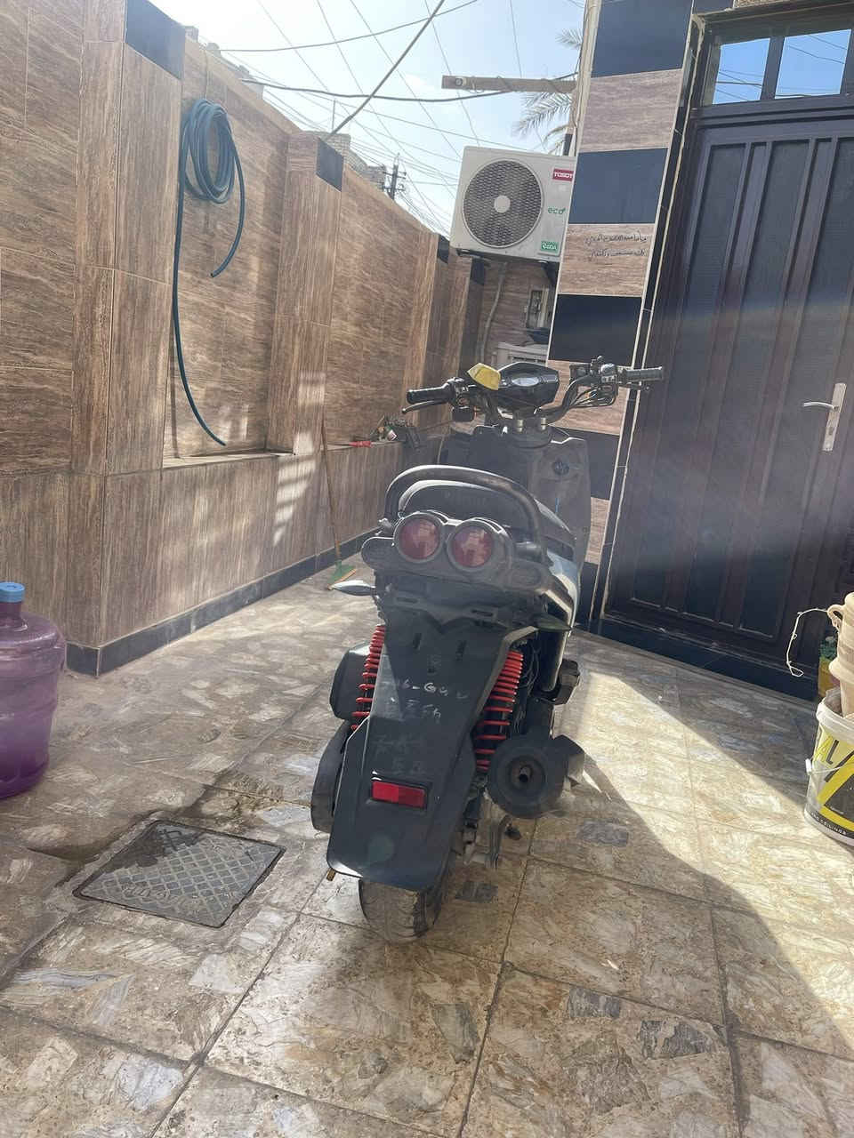 سكنس جبلي للبيع سعر 750وبيها مجال شي قليل  دراجه مكينه كفاله وكشر كدامك مكاني الأمين الثانيه ***********
