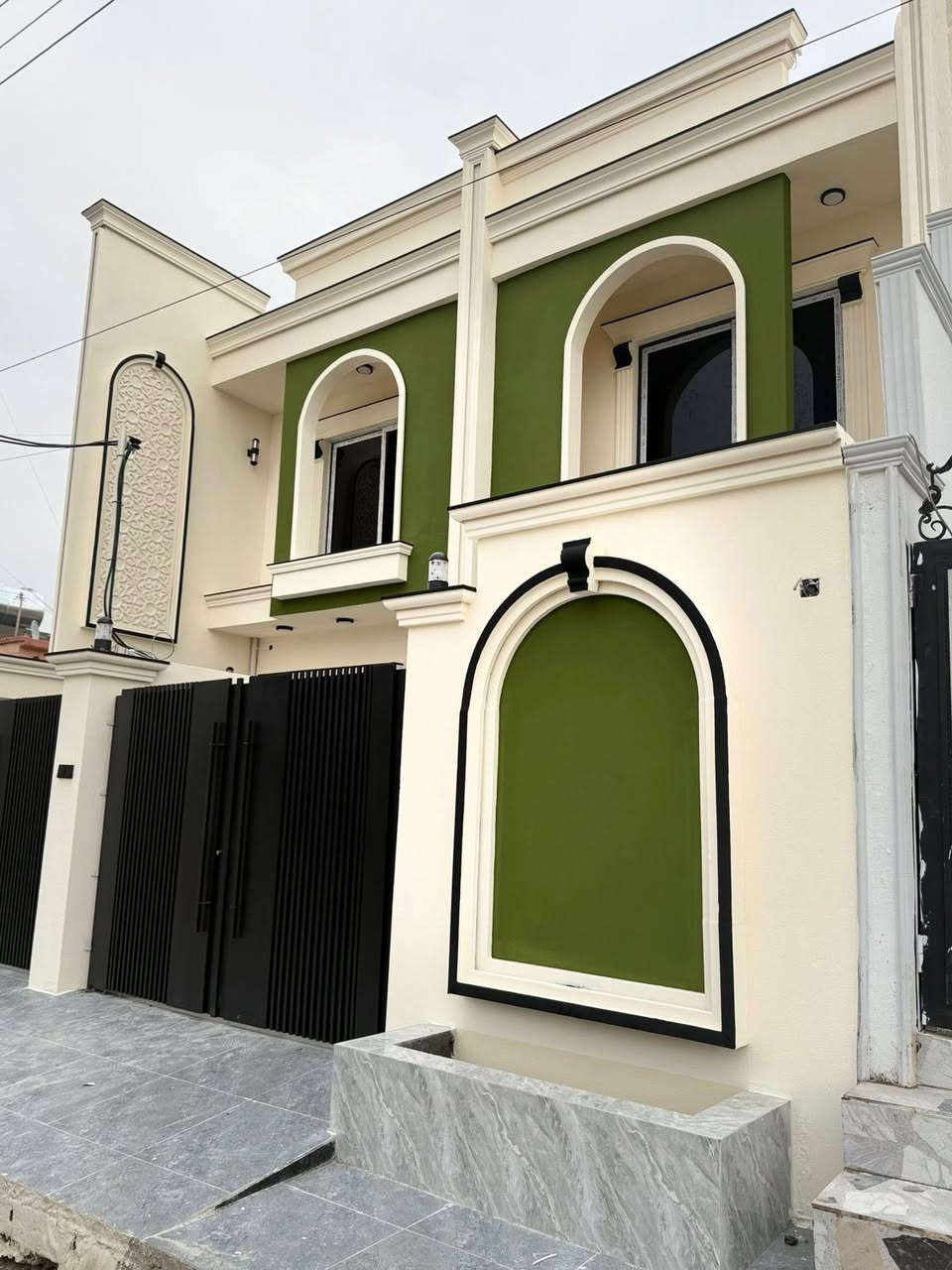 السلام عليكم 
دار للبيع ١٠٠ متر طابق ونص 
فول الفول دكا ونظام كامرات 
الموقع حي الاسرى والمفقودين قرب أسواق السعاده 
موقع مميز ع حديقه 
السعر ١٢٢ مليون مع مجال قليل

***********
***********
