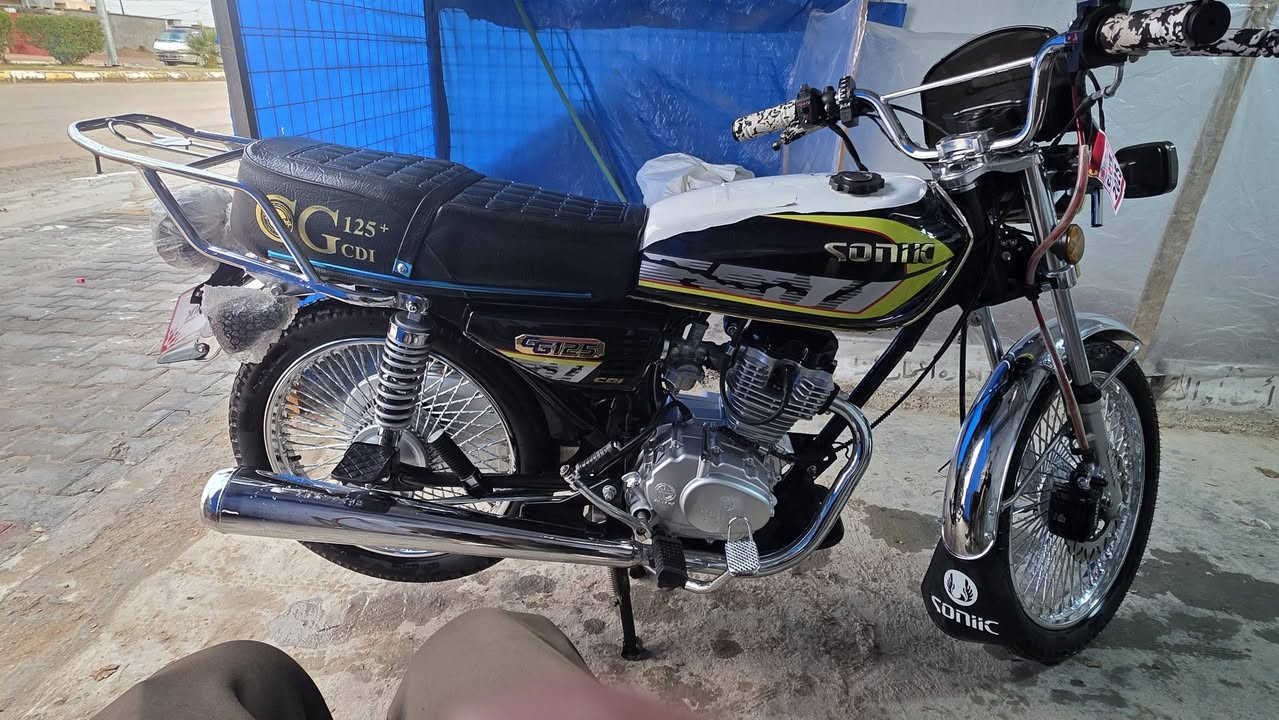 سولنك موديل ٢٤ ماشي ٢٠٠٠ ماصار شهر من مشدود ٤ كير يرهم بيع ويرهم مراوس
الماطور بعده عله وضع الشركه اسبانه ماممدوده علي 
ويا ٣ سويجات واوراق كامله 
واي استفسار هاذا رقمي ***********
