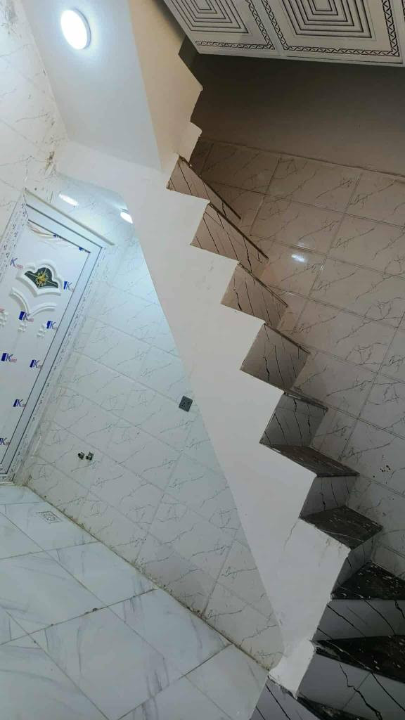 الســلام عليــكم /يعلن مكتب النور العقار عمود262
🔵يوجد بيت بمساحه 50 m

  طابو زراعي 

🔵بناء اساس وسقف صب مركزي +طابوك +سيراميك 

🔴ملاحضه البيت تسليم مباشر  

🔵خدمات ماء كهرباء مدارس سوق مراكز طبيه 

بناء حديث ودرجه أولى جاهز للسكن 

بسعر19💲 وبيه مجال  يحتوي البيت عله غرفه وصاله ومطبخ وحمام
 موقع مميز مقابل ملحق قريه الغدير عمود  

للستفسار اتصال او واتساب 
‏‪***********
اتصال النجف, العراق
