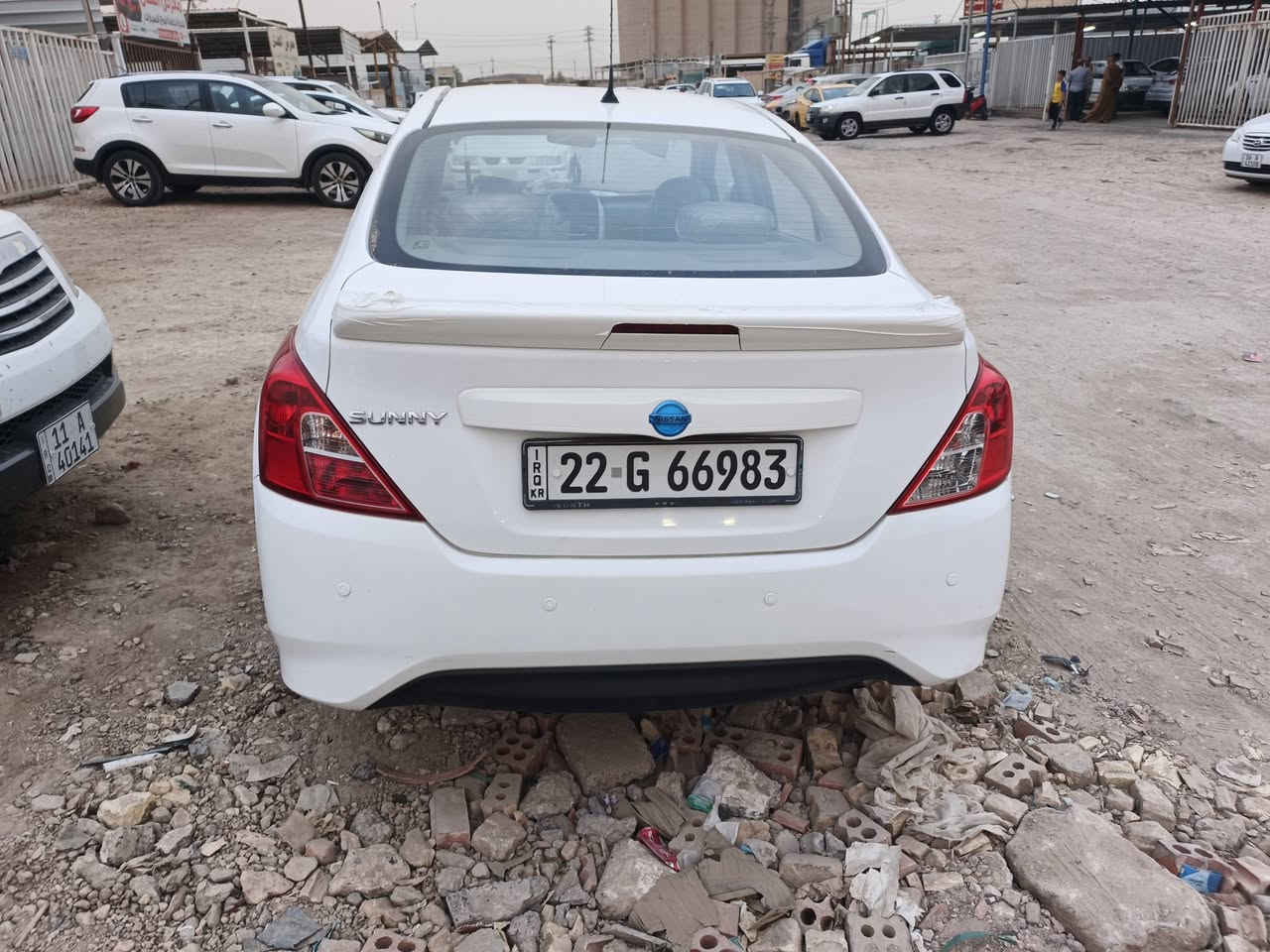 السلام عليكم.
السونار موجود......للبيع 
او مراوس بكوري
نيسان صني هندي ٢١ كفاله عامه بس بيها بارد بالجاملغ الامامي جهه العبري ماشيه ب 90  الف مكانها الديوانيه للتواصل . مالكها مؤيد ابو التعقيب بالمعارض
السعر 113وبيها مجال بسيط....
*********** موجود واتساب
