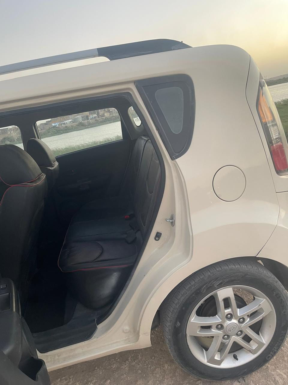 السلام عليكم صول موديل 14كصه جنطه السياره كامله مكمله مكينه كير تبريد حداده تخم تاير السياره ع حبايه ونص 
السعر 50وبيه مجال للشراي
***********
