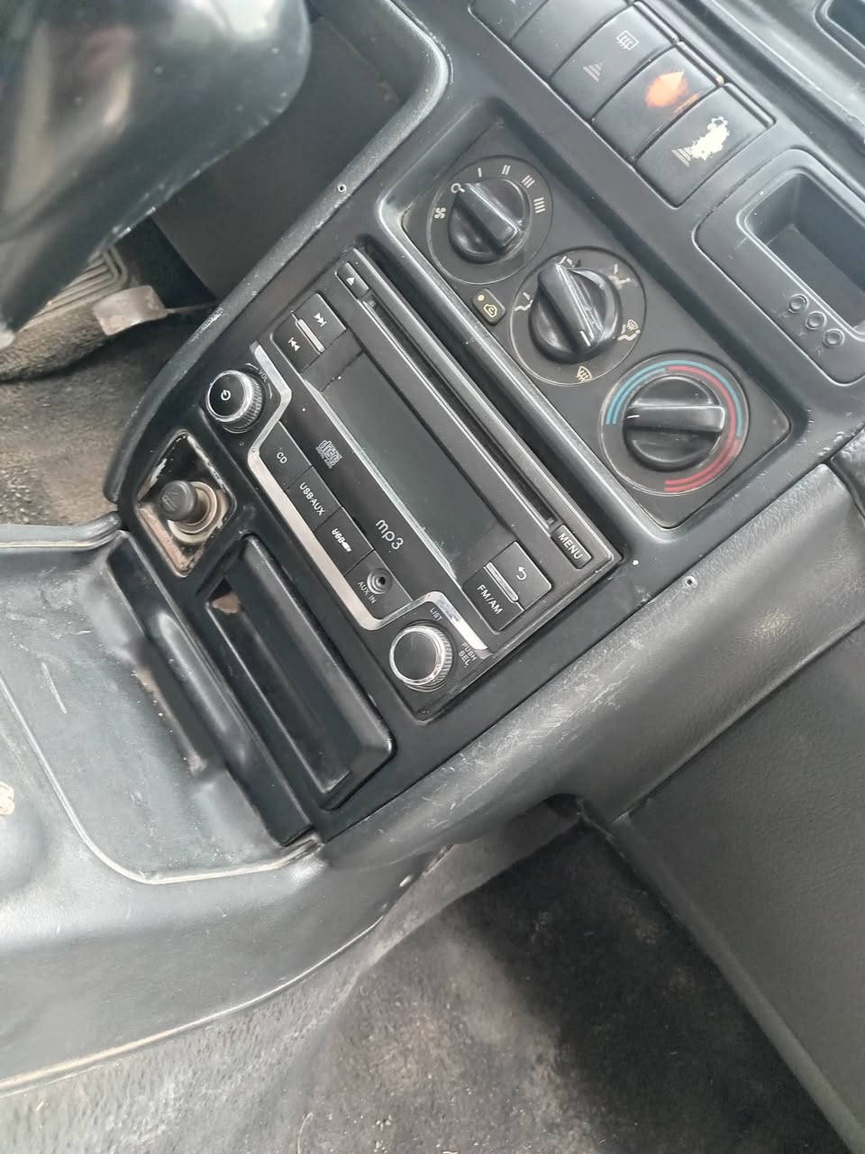 النترا موديل 93 رقم انكليزي باسمي فرممات بلادي قماره صندوك بنيد ابلادي بدون صبغ السعر 26 وبيه مجال للطيبين الاتصال ***********
