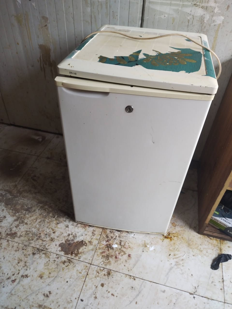 السلام عليكم
ثلاجه ٥ قدم حجم صغير
بلاديه ممتواضعه
السعر ٣٥ الف
المكان الكريعات مقابل مطعم البلام العائلي
موبايل ***********
لانرد على التعليقات فقط الاتصال
