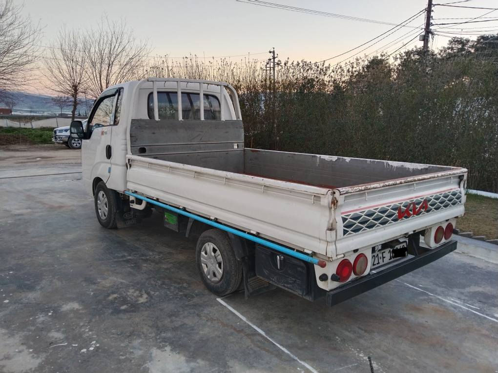 کیای 2700مۆدێل 2011 پەڵەیەک بۆیاخی هه یە پەمپو نۆزڵو مەکینەی تازە تەشفیدە هه ڵمیشی نییە گێڕومەکینەو شانسی بەشەرت  سەنەوی تازە بەسەرچووە ڕەقەمی تازەیە کوشنوگاعی تازەیە ..ژ.م. *********** السليمانية, العراق
