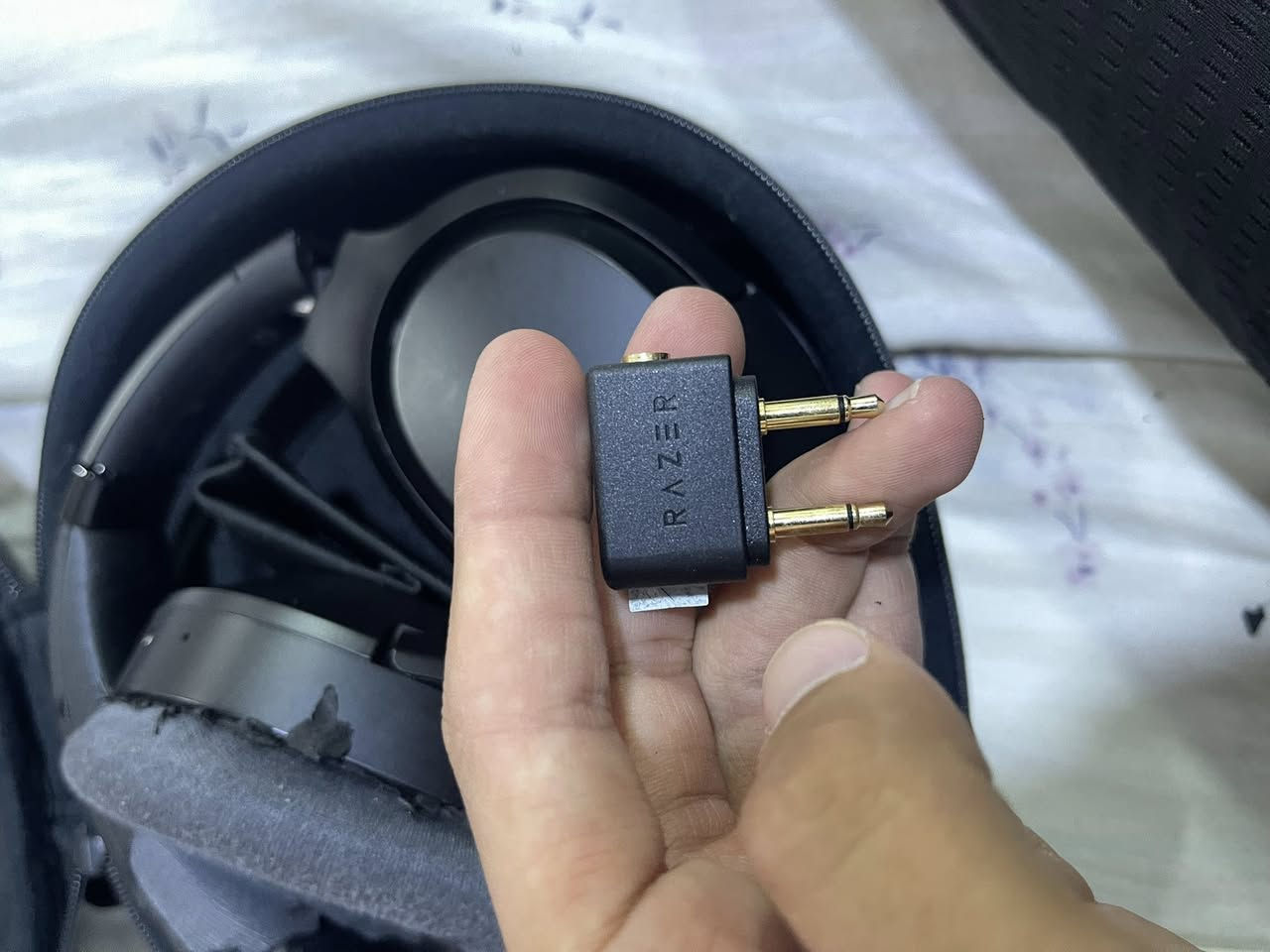 Razer Opus
للبيع ريزر اوبس بلوتوث ، الملحقات اللي موجودة بالصورة 
السماعة بنظافة زينة مابيها اي مشاكل صوت ممتاز تحكم كامل 
Anc وعزل ممتاز
السعر 35 الف ويوجود توصيل لكافة محافظات العراق 
***********

