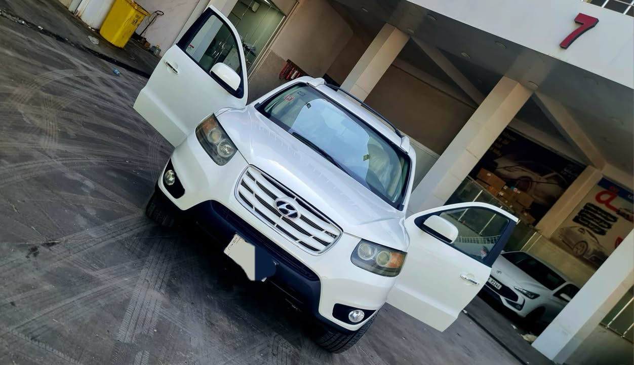 سنتافي موديل 2010ادوات ادوات دخول جديد بيها كصه 
مكينه بانزين 6 سلند خليجيه  داخل عسلي
 نظام ايكو حساسات خلفيه
السياره مرقم بصره لوحه اصليه  السعر 65 ورقه وبيها مجال بصيط حق الجيه مكان السياره البصره 
 للاستفسار الاتصال بالرقم ***********
