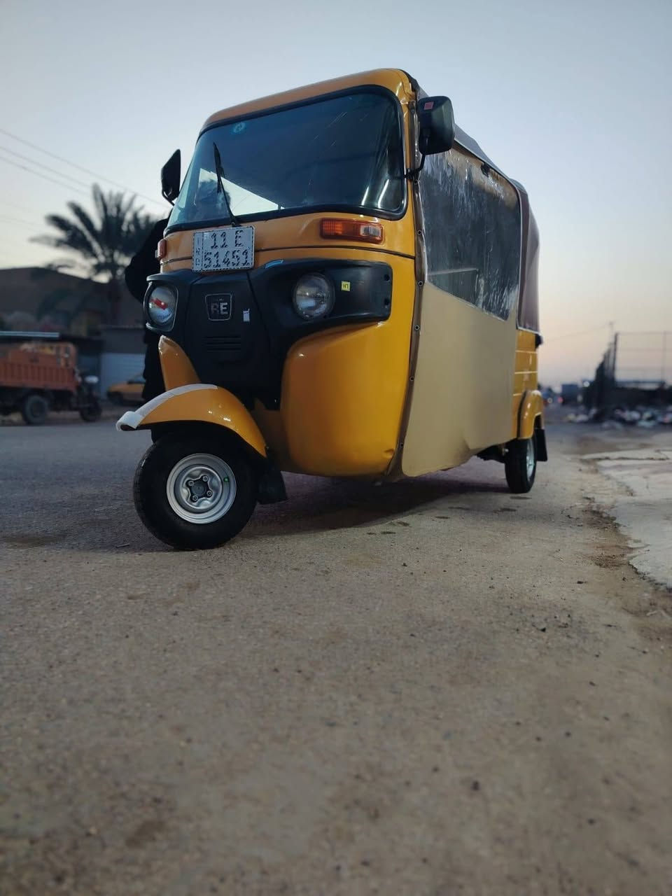 السلام عليكم تكتك موديل ٢٠ شهر ١٢ مرقم بسمي تحويل ثاني يوم هزه جديد محرك تراي كلش حلوات كهربايات كلهه شغاله تخم تاير جديد بريك كله جديد تكتك متصرف عليه الف جاهزه مكاني الشعب السعر ٧٩٠٠ وبيه مجال بسيط رقمي ***********
