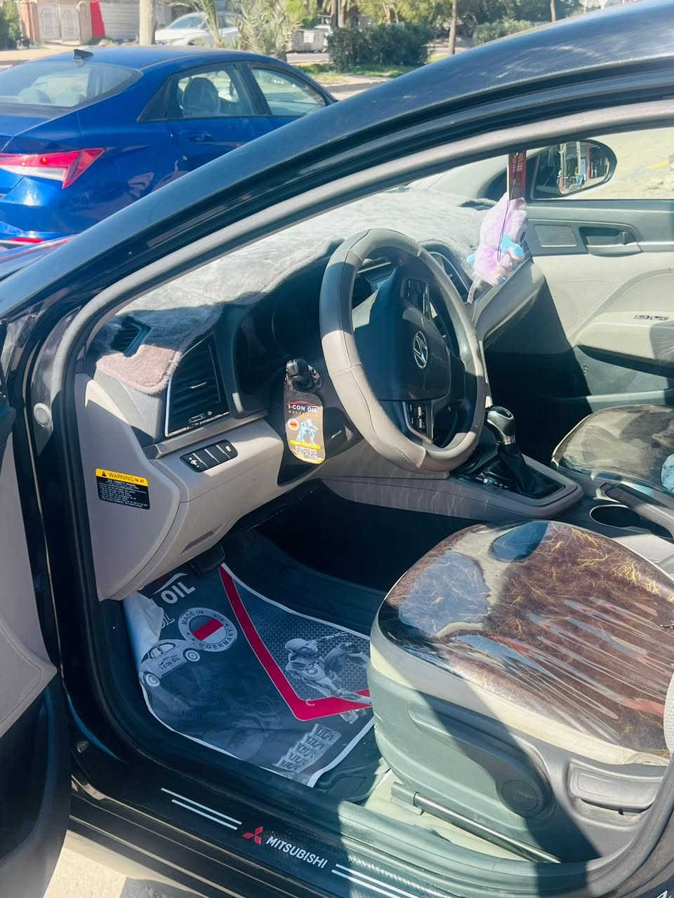 النترا 2017 وارد امريكي حادثها جاملغ وبنيد مبدل و 3 قطع كليرمن امريكا ليبل واحد مواصفات فئة se المعروفة وباقي التفاصيل بالسونار المرفق ويا الصور
سنوية صالحة لـ 2029 تحويل ثاني يوم 
سعرها بـ 105 و بيها مجال سيارة حلوة وناعمة
***********
