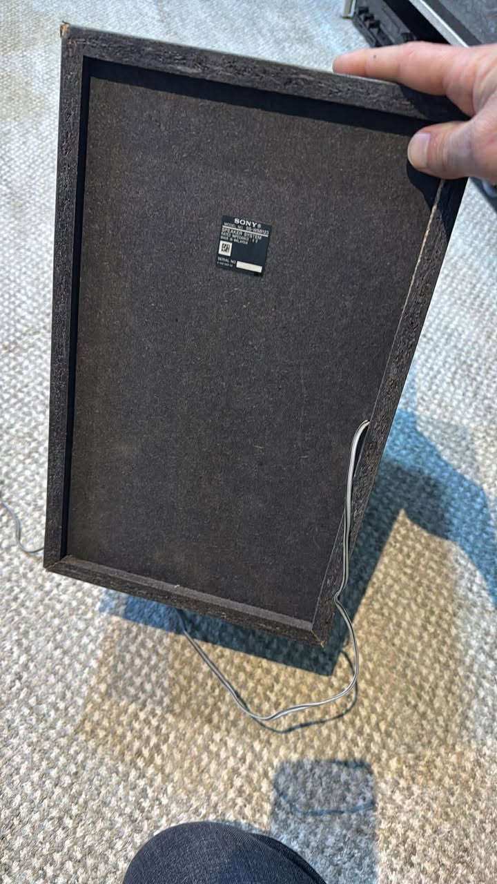 السلام عليكم ٤ سماعات مع دمام.  للبيع. السعر ١٠٠ الف. ***********
