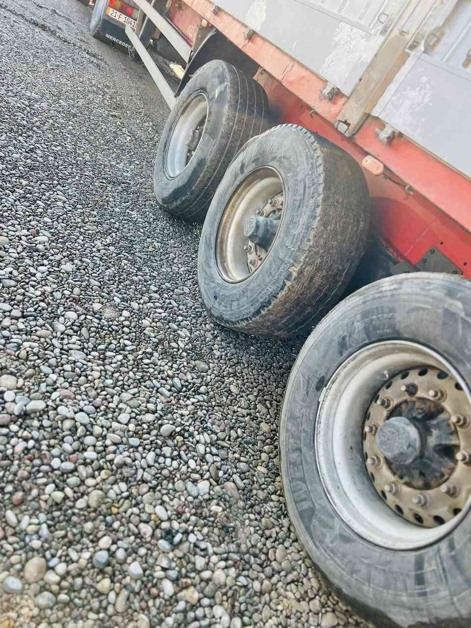 نوع :اكسور  فلات  تريله  تاك ويل دبل قماره  م٣ محور تاك تاير سحال 
موديل:2007 ✅  بلادي 
حجم:1843✅
لون :   احمر✅
مواصفات: ريتايدر تبريد   سبايدر روبستون دبل منامي هورن  
گير: كهرابي
رقم : سلماني:
سعر:265$ا 
العنوان: معرض السيد عنوان أربيل كلك عل شارع العام  
*********** السيد حسين   /  
*********** فهد عبدالغني
*********** فهد عبدالغني 

رجاءً يرجى عدم الاتصال بعد الساعة العاشرة ليلاً 🕙
