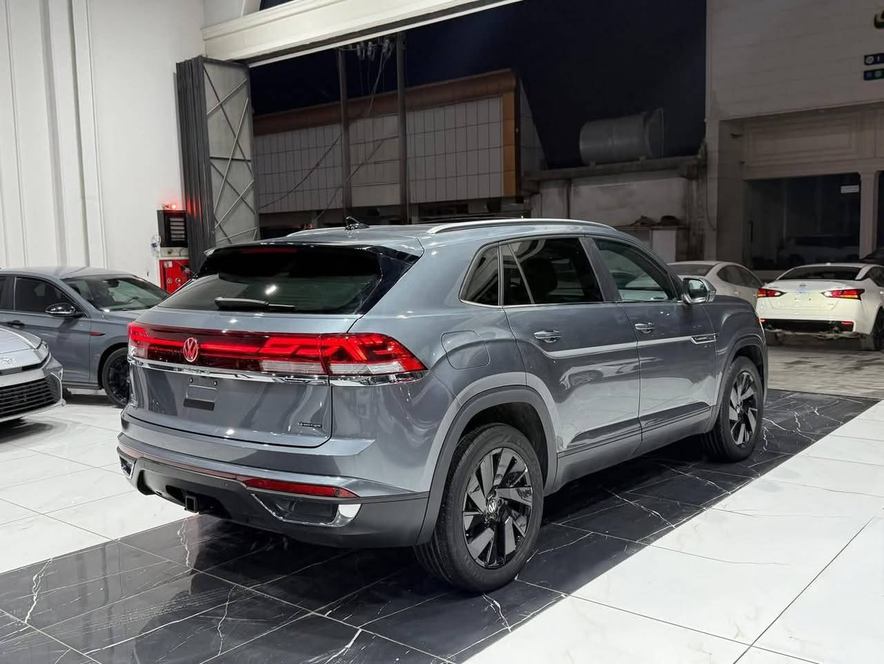 Volkswagen Atlas Cross sport SE 2024
‎عداد المسافة : 14 الف مایل 
‎ضرر :جملغ صبغ بدون دواخل بجم کبس
‎کافة ارباکات سلیم✅
‎رادیترات و بجم کلة بلادي
 1V2KE2CAXRC242332

‎اعلی المواصفات.1/1 
‎سقف بانوراما
‎بصمة تشغيل
‎بصمة أبواب
‎تشغيل عن بعد (Remote Start)
‎صندوق شفط كهربائي
‎رادار أمامي (تحديد مسار)
‎رادار جانبي (نقاط عمياء)
‎رادار خلفي (تحذير من الاصطدام)
‎تحكم وضعيات القيادة Drive Modes 
‎تبريد مركزي لمس
‎كشنات ميموري
‎كشنات جلد+تدفئة
‎هاند بريك بصمة
Android Auto 
Apple Car Play 
‎مانع انزلاق+ABS
‎شاشة كبيرة لمس
‎حساسات خلفية+ كاميرا 
‎تحكمات استيرن
‎اوتو ستارت Auto start 
‎اوتو ستوب Auto Stop 
‎وبقية المواصفات المعروفة
‎‏‎ 
‎‏‎ مکان سیارة اربیل 
‎‏‎سیارة بدون رقم تترقم شمالي 
‎‏‎‏‎للاتصال والاستفسار
‎اسیاسیل ***********☎️
‎☎️کورك ***********
‎
