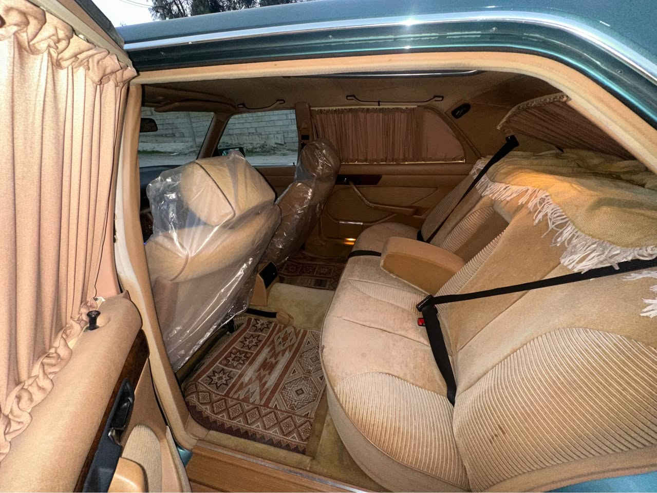 رياسي موديل 1984 كلاسيك ١ ساله داغلي كوردستان بوه تازه ره قه م كراوه حه جمي 8 بستون مه كينه ي 380 Sel واتا لارجه درگا گه وره يه  هه موو گياني له سه ر ده قي شه ريكه ماوه ته وه گيرومه كينه ي بيلادي خويه تي هيچ ده عميمي نيه   بوياخ عامي ئه وروپايه له سه ر كالبونه وه كراوه  تاقم په رده ي صه دامي بو به ستراوه

نرخي 128

شوين سليماني ,*********** السليمانية, العراق
