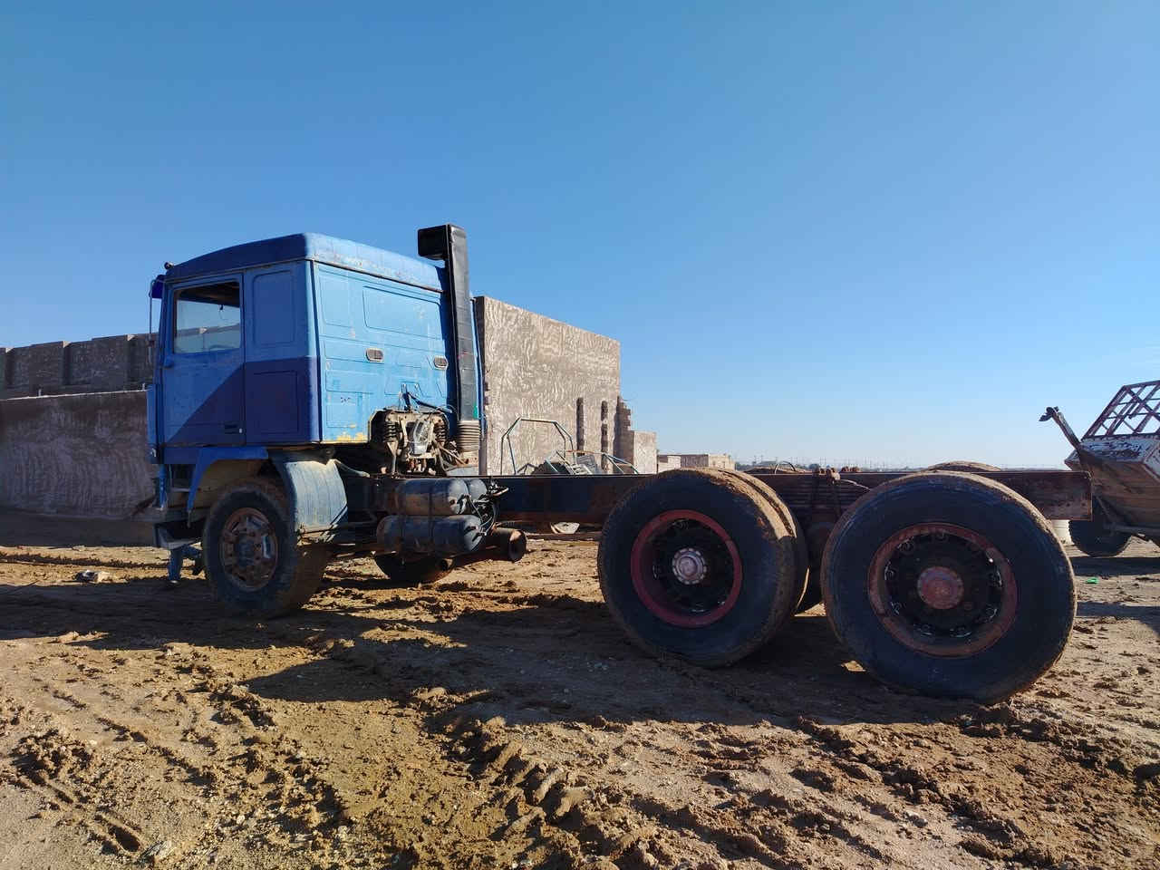 السلام عليكم سياره للبيع فالفو مديل ٩١ رقم ذيقار ألماني قلاب
شاصي مكفول الاستفسار اتصل على الهاتف***********
