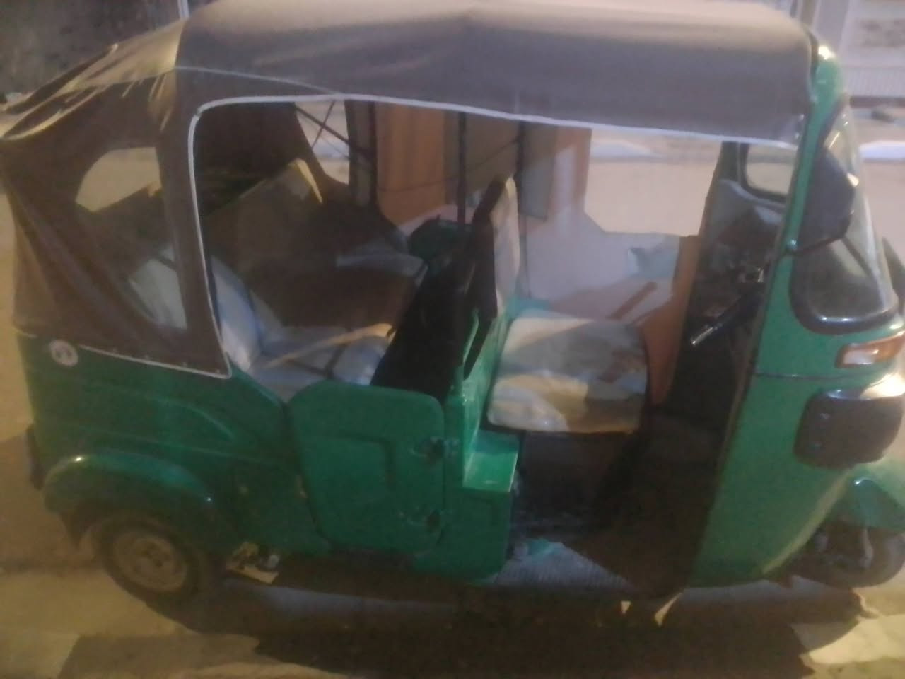 تكتك موديل رقم انكليزي 2021للبيع البدي مابيضربه بيه بس تعمير الدوسه المحرك لا تنقيص ولا تبخير التكتك كبل لشارع اشتغل مابيه اي نقص السعر 7250سبع اوربع العنوان الزبير ***********
